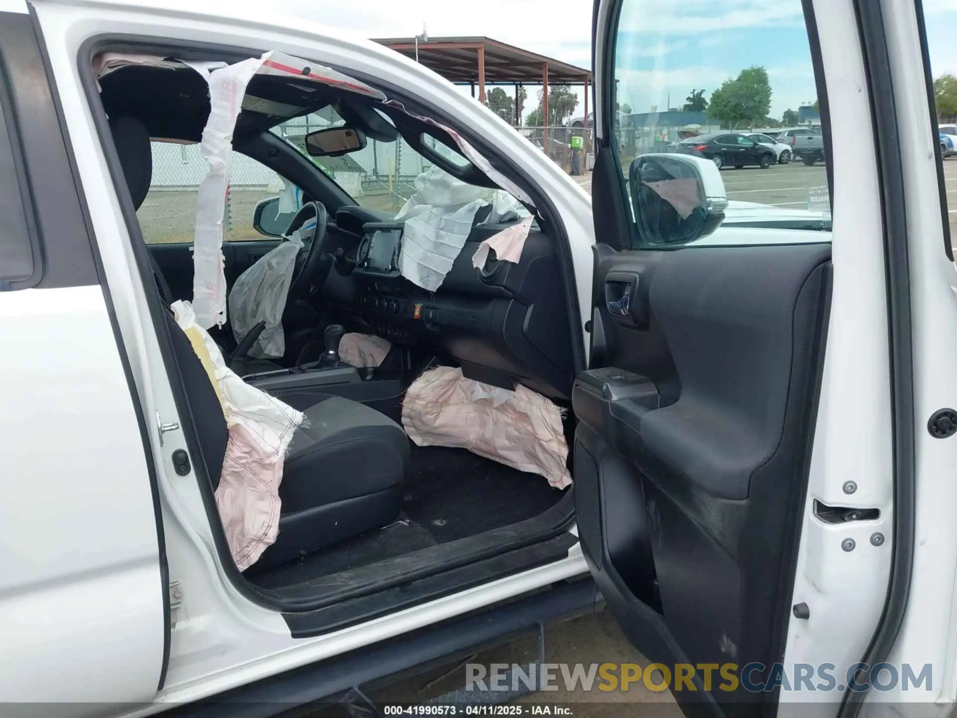 5 Photograph of a damaged car 3TMAZ5CNXNM166657 TOYOTA TACOMA 2022
