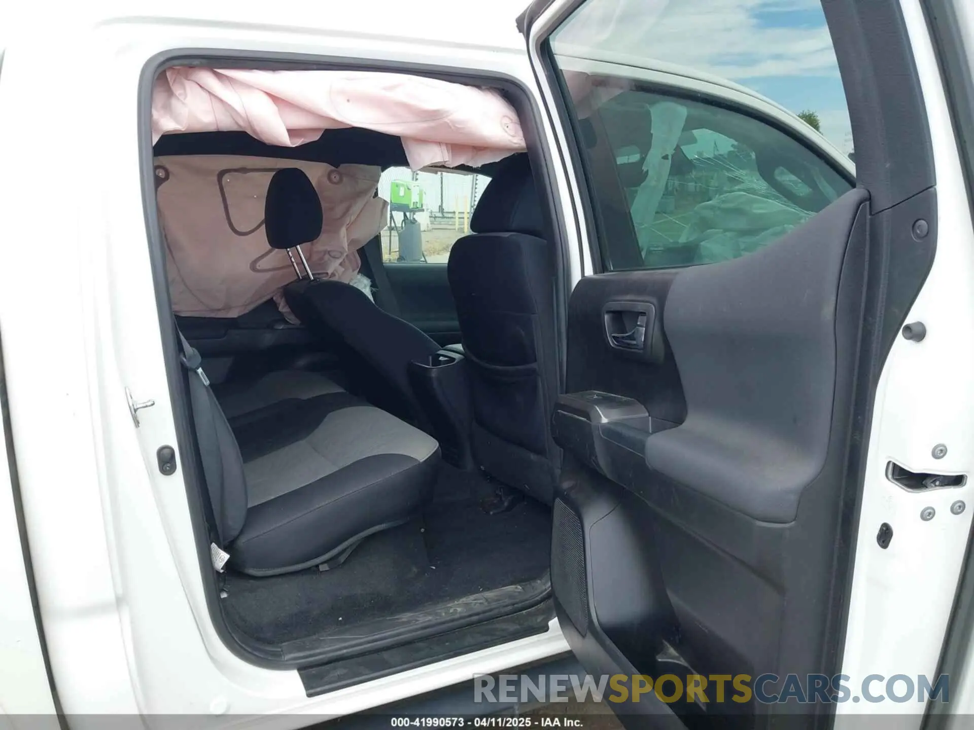 8 Photograph of a damaged car 3TMAZ5CNXNM166657 TOYOTA TACOMA 2022