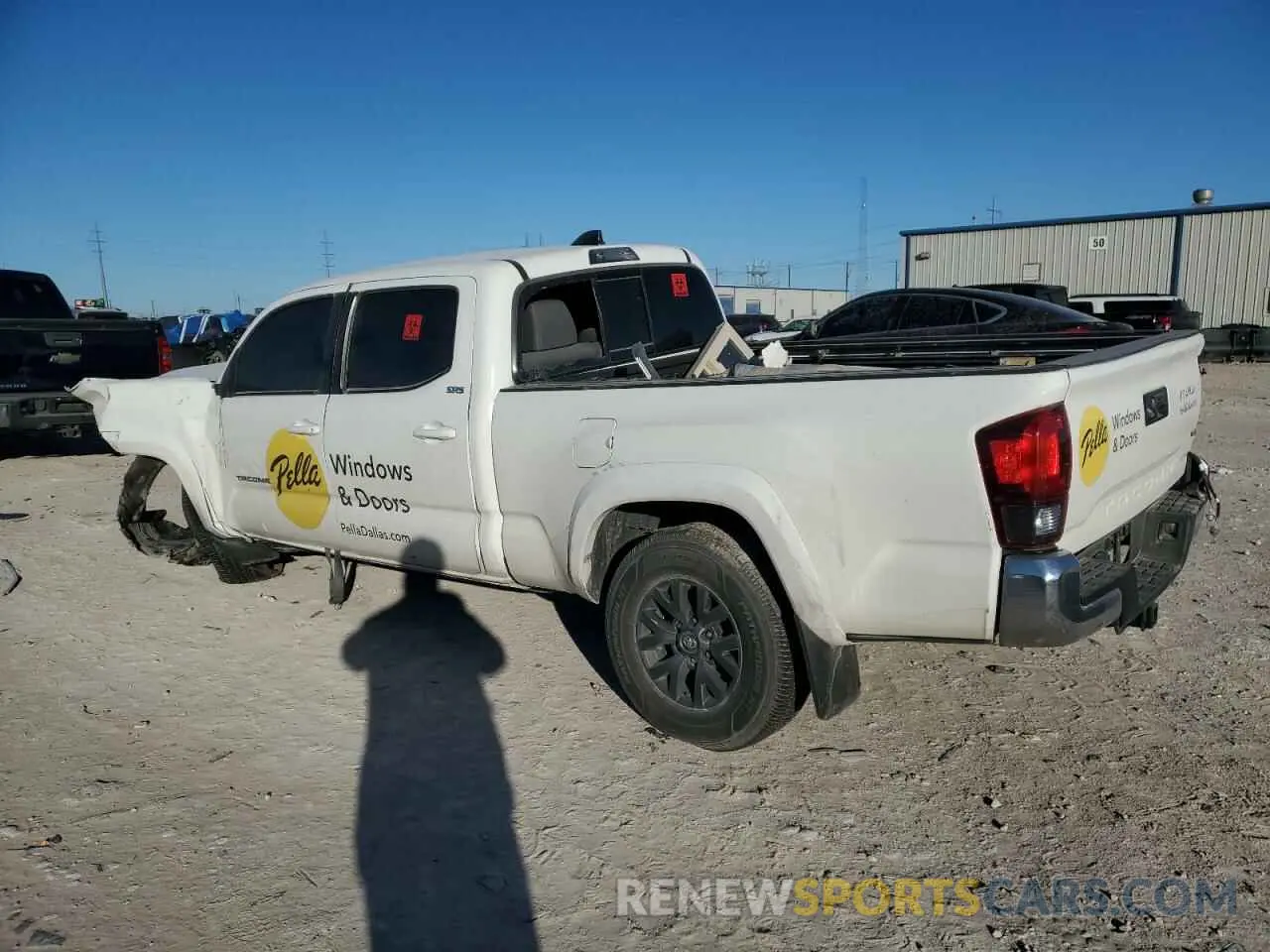 2 Photograph of a damaged car 3TMBZ5DN2NM037282 TOYOTA TACOMA 2022