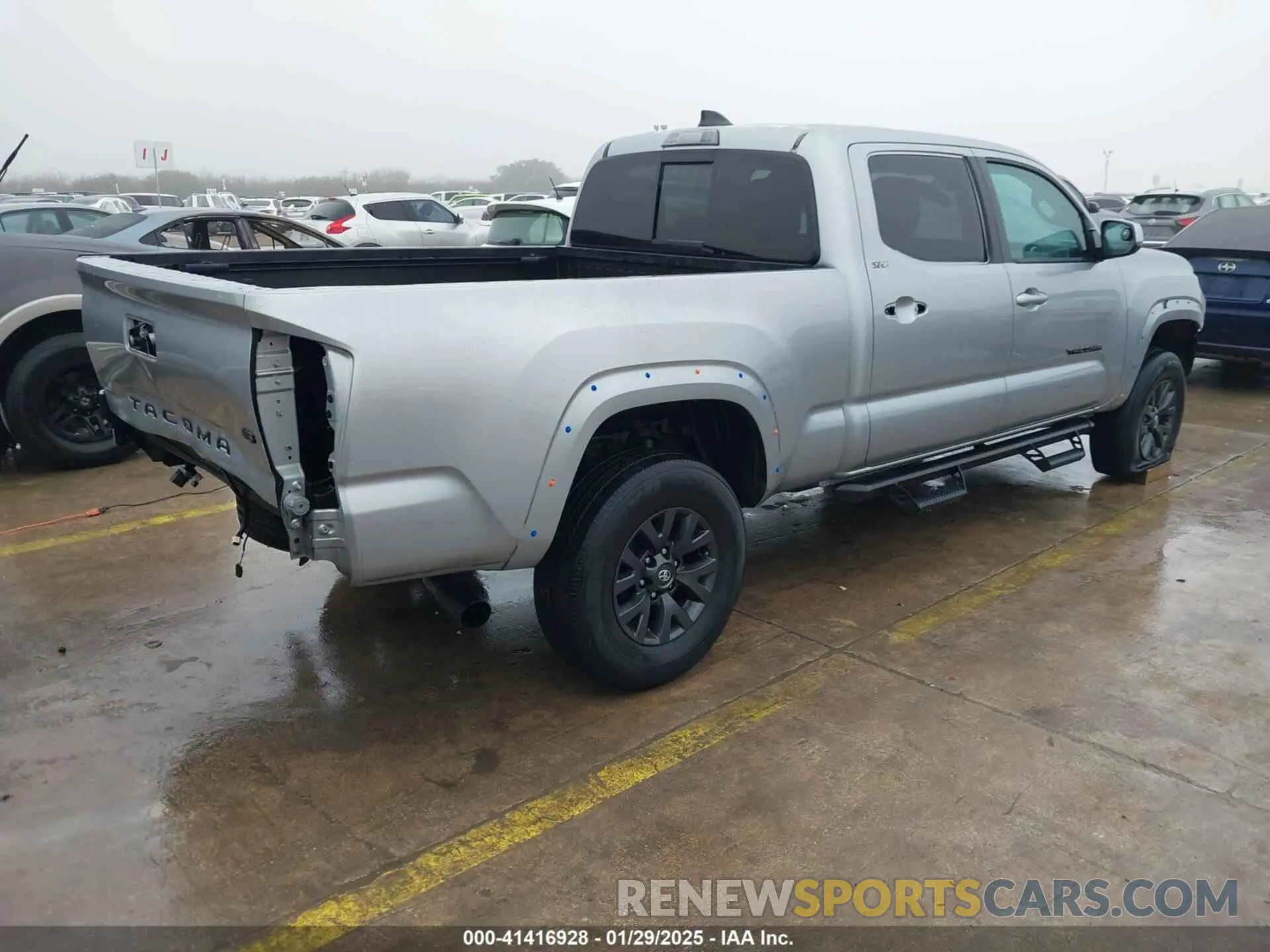 4 Photograph of a damaged car 3TMBZ5DN4NM035761 TOYOTA TACOMA 2022