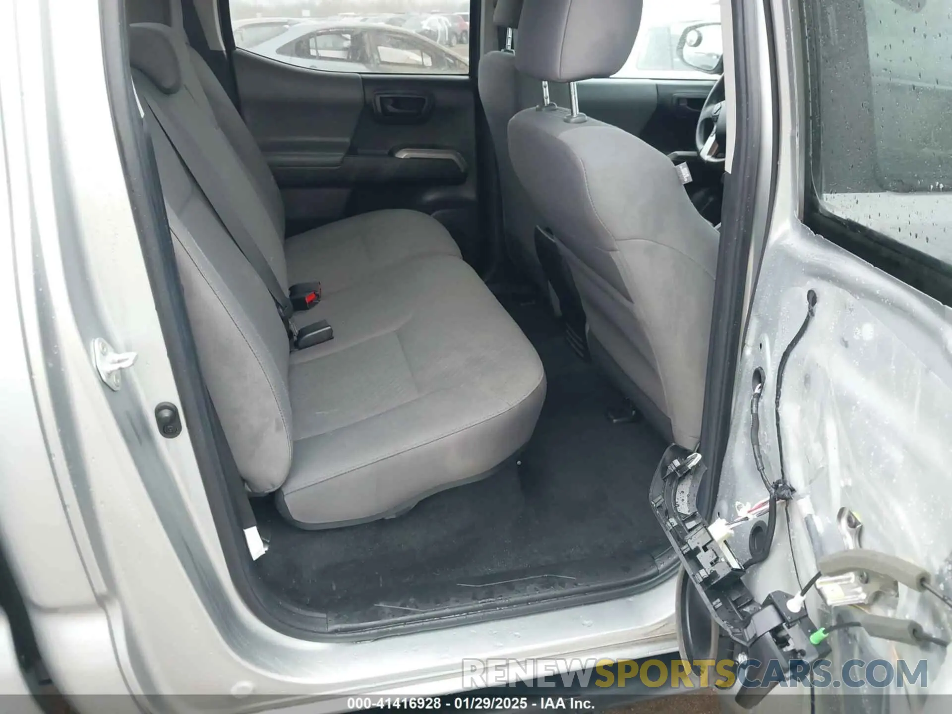 8 Photograph of a damaged car 3TMBZ5DN4NM035761 TOYOTA TACOMA 2022