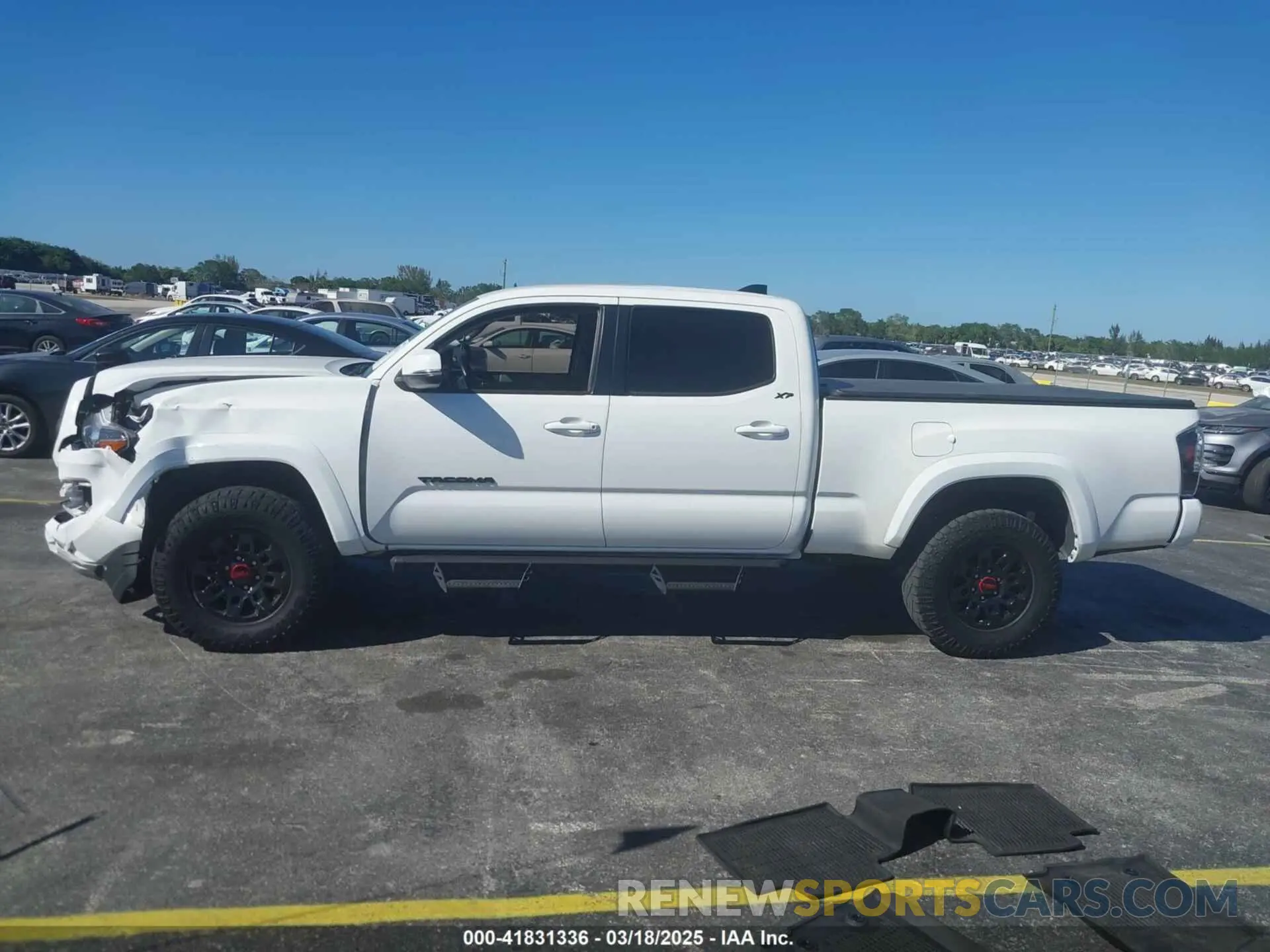 14 Photograph of a damaged car 3TMBZ5DN6NM037317 TOYOTA TACOMA 2022