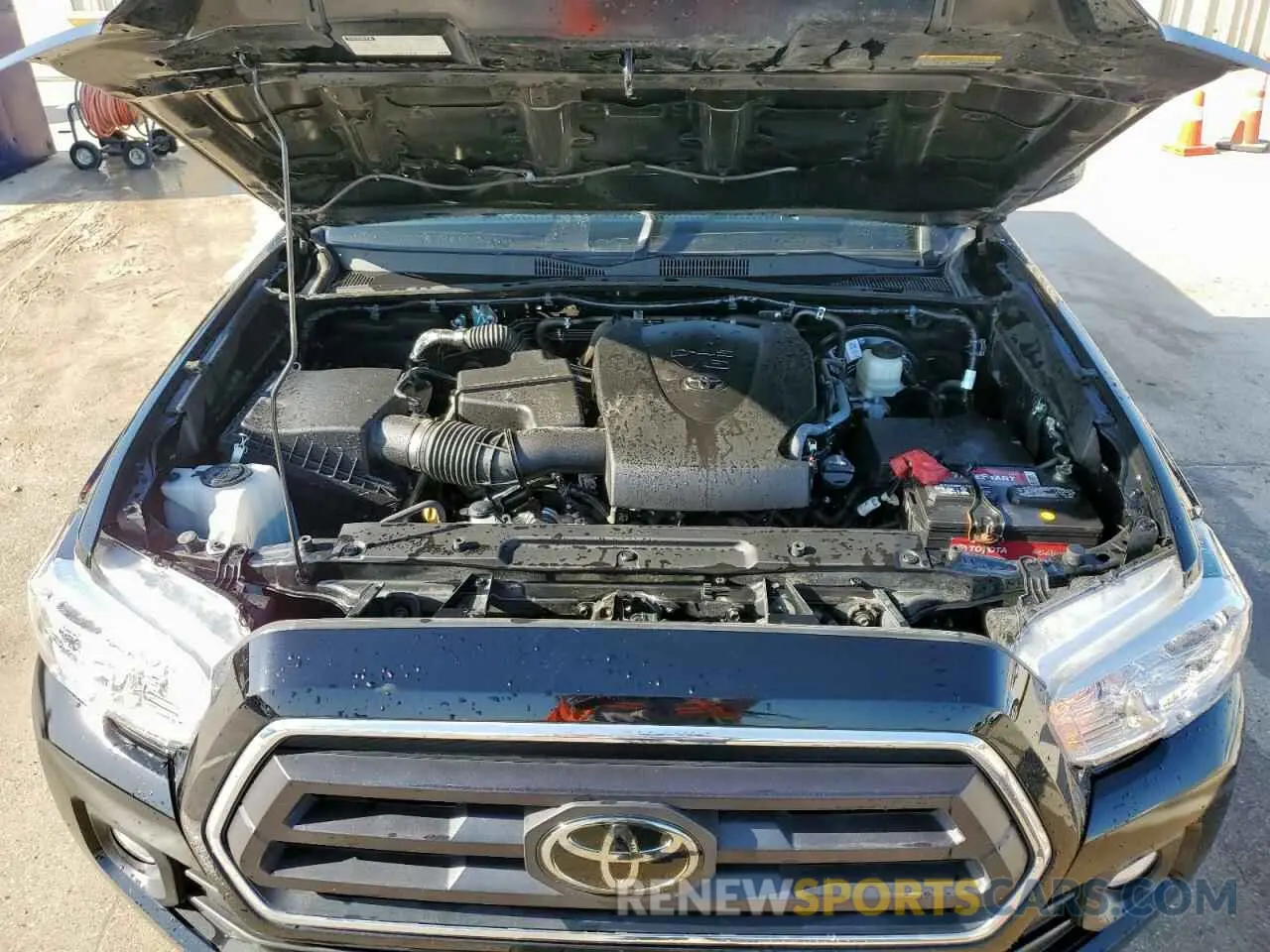 11 Photograph of a damaged car 3TMBZ5DN8NM033317 TOYOTA TACOMA 2022