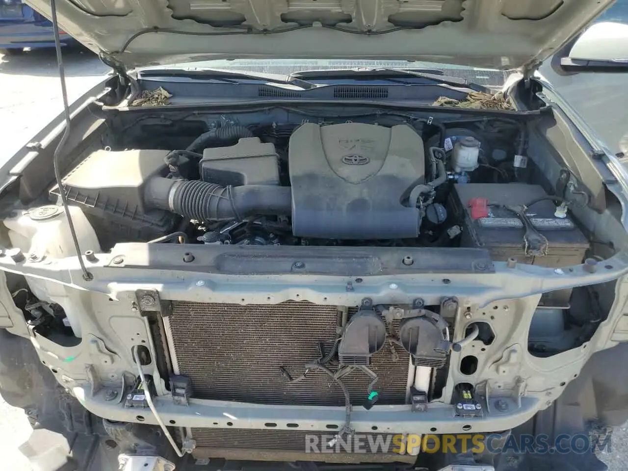11 Photograph of a damaged car 3TMBZ5DN9NM033861 TOYOTA TACOMA 2022