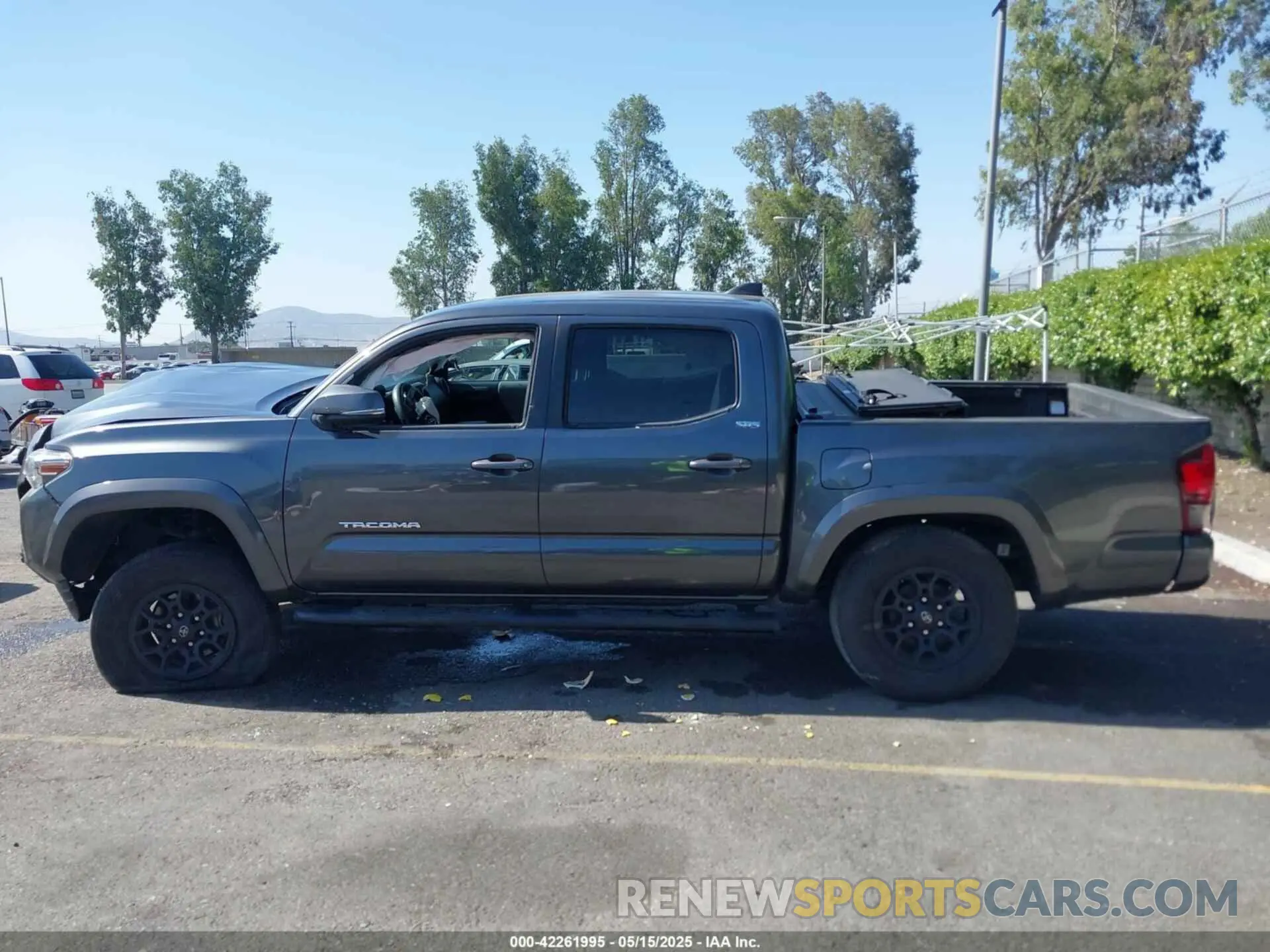 13 Photograph of a damaged car 3TMCZ5AN0NM455316 TOYOTA TACOMA 2022