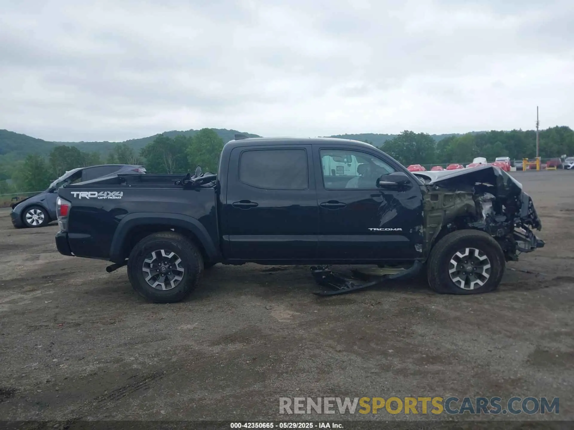 13 Photograph of a damaged car 3TMCZ5AN0NM488946 TOYOTA TACOMA 2022
