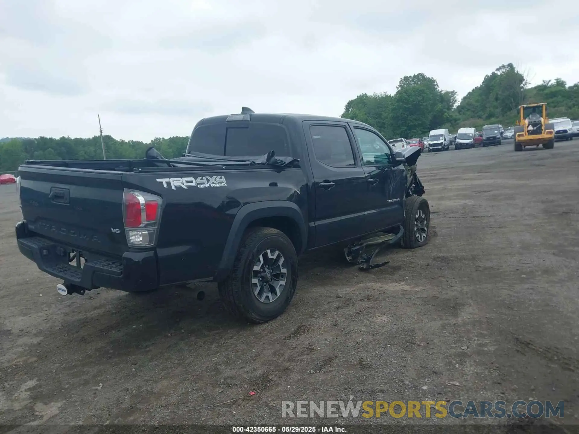 4 Photograph of a damaged car 3TMCZ5AN0NM488946 TOYOTA TACOMA 2022
