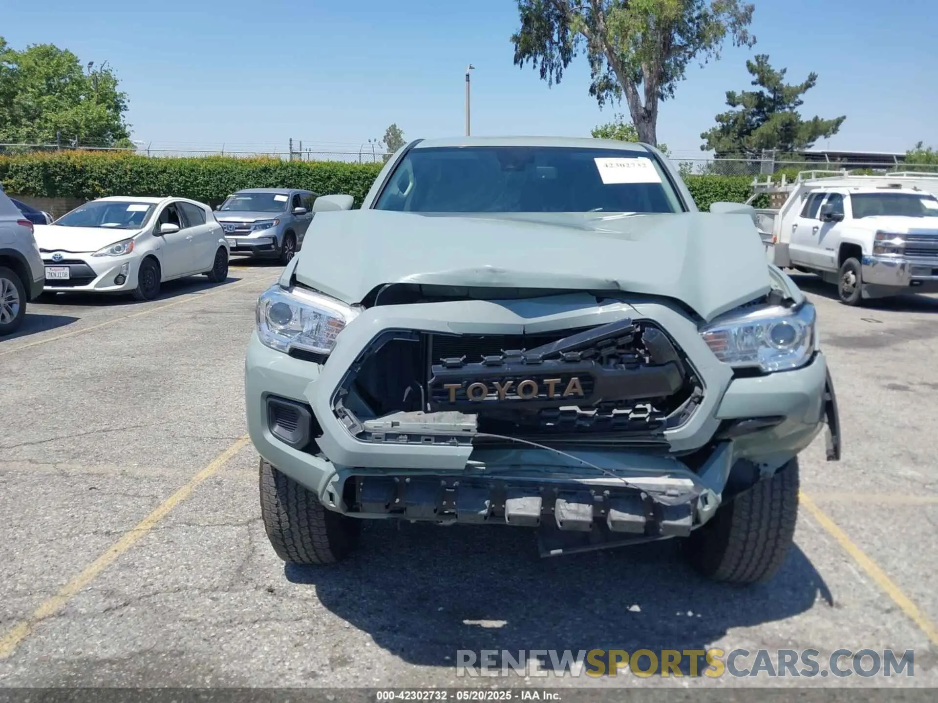 12 Photograph of a damaged car 3TMCZ5AN0NM509861 TOYOTA TACOMA 2022