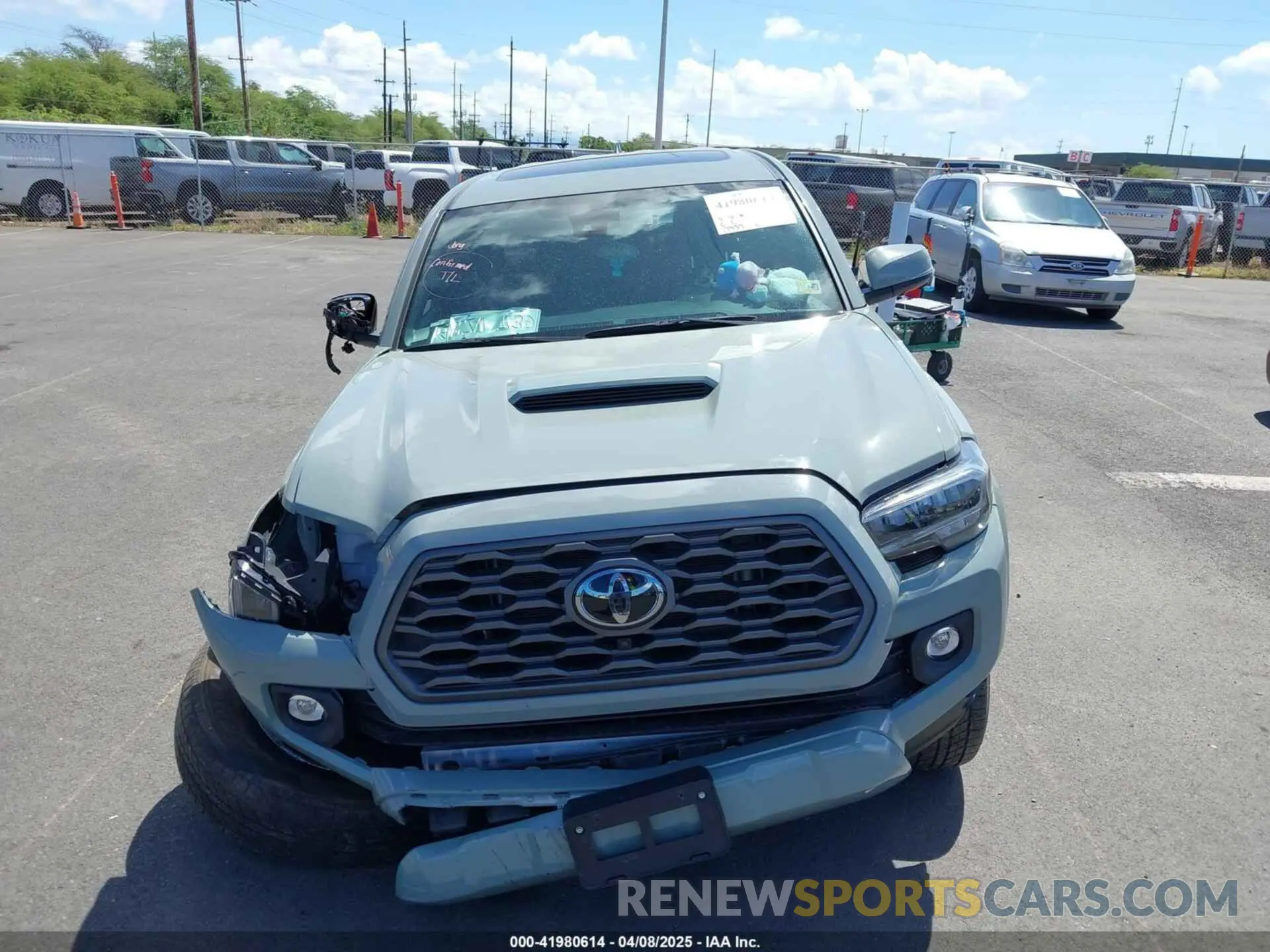12 Photograph of a damaged car 3TMCZ5AN0NM517314 TOYOTA TACOMA 2022