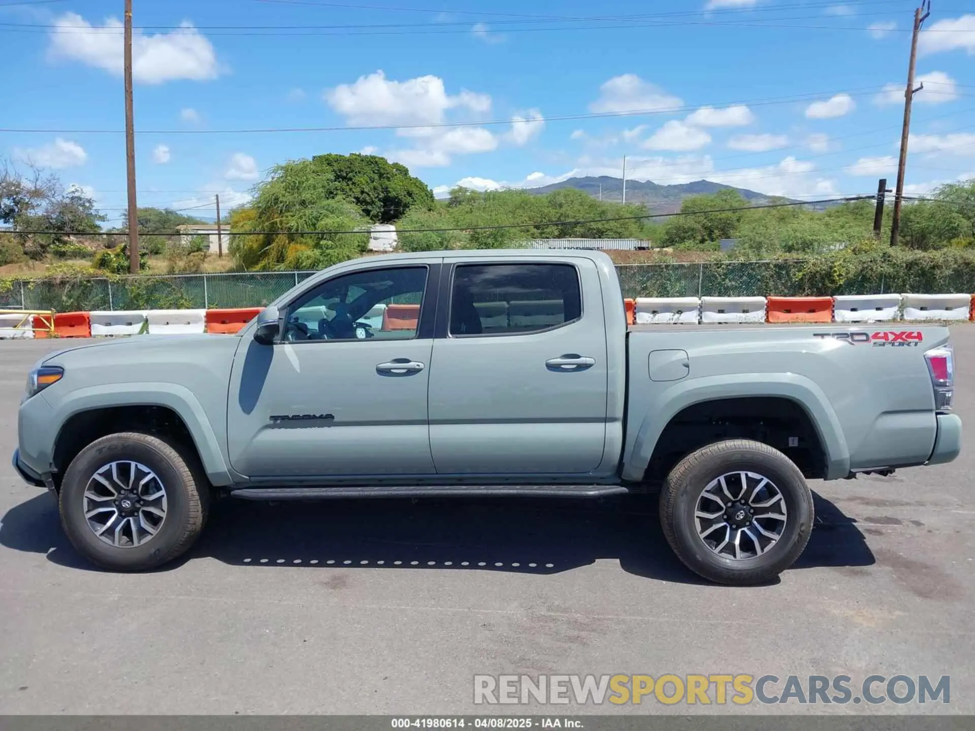 14 Photograph of a damaged car 3TMCZ5AN0NM517314 TOYOTA TACOMA 2022
