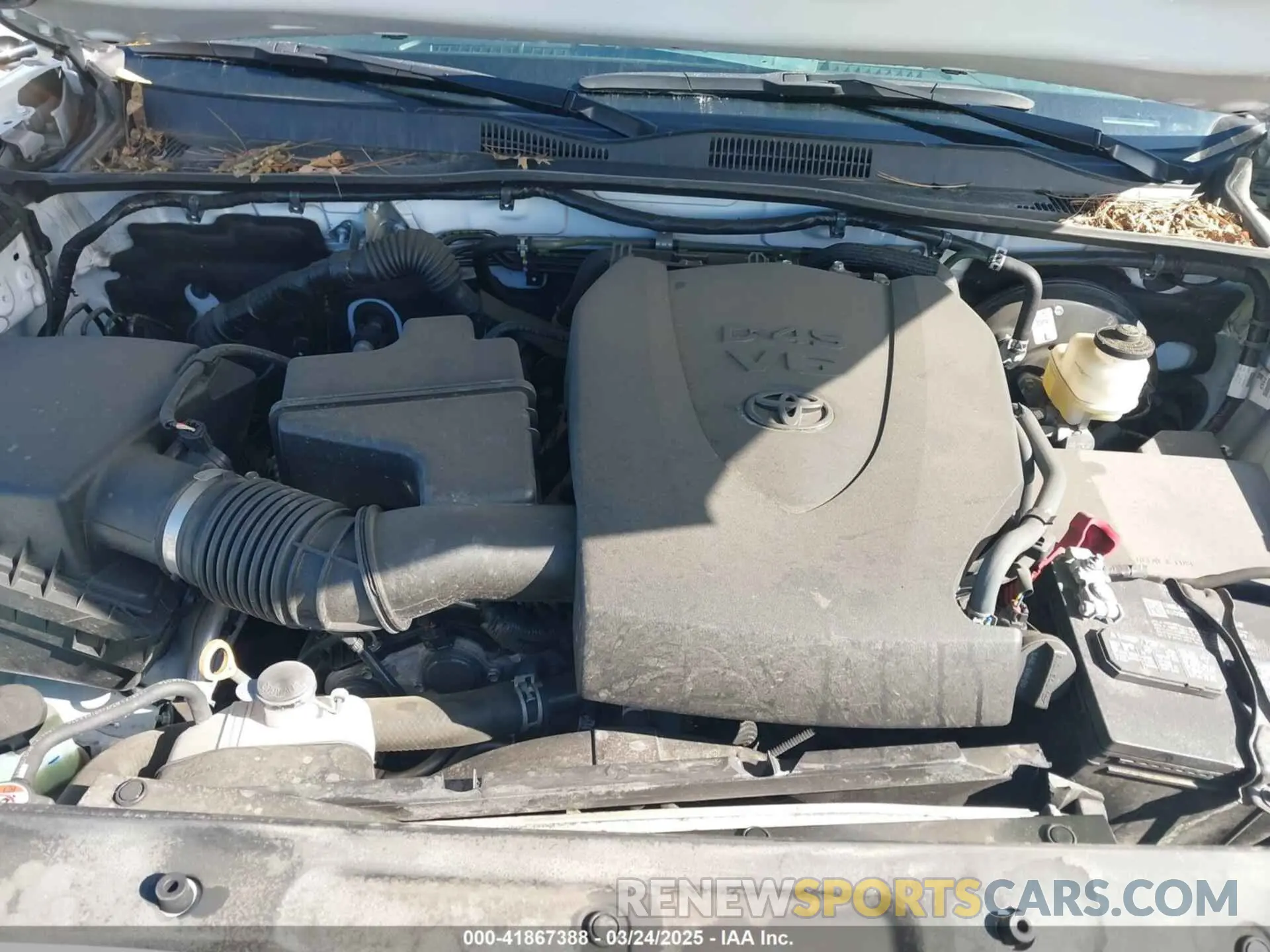 10 Photograph of a damaged car 3TMCZ5AN1NM464462 TOYOTA TACOMA 2022