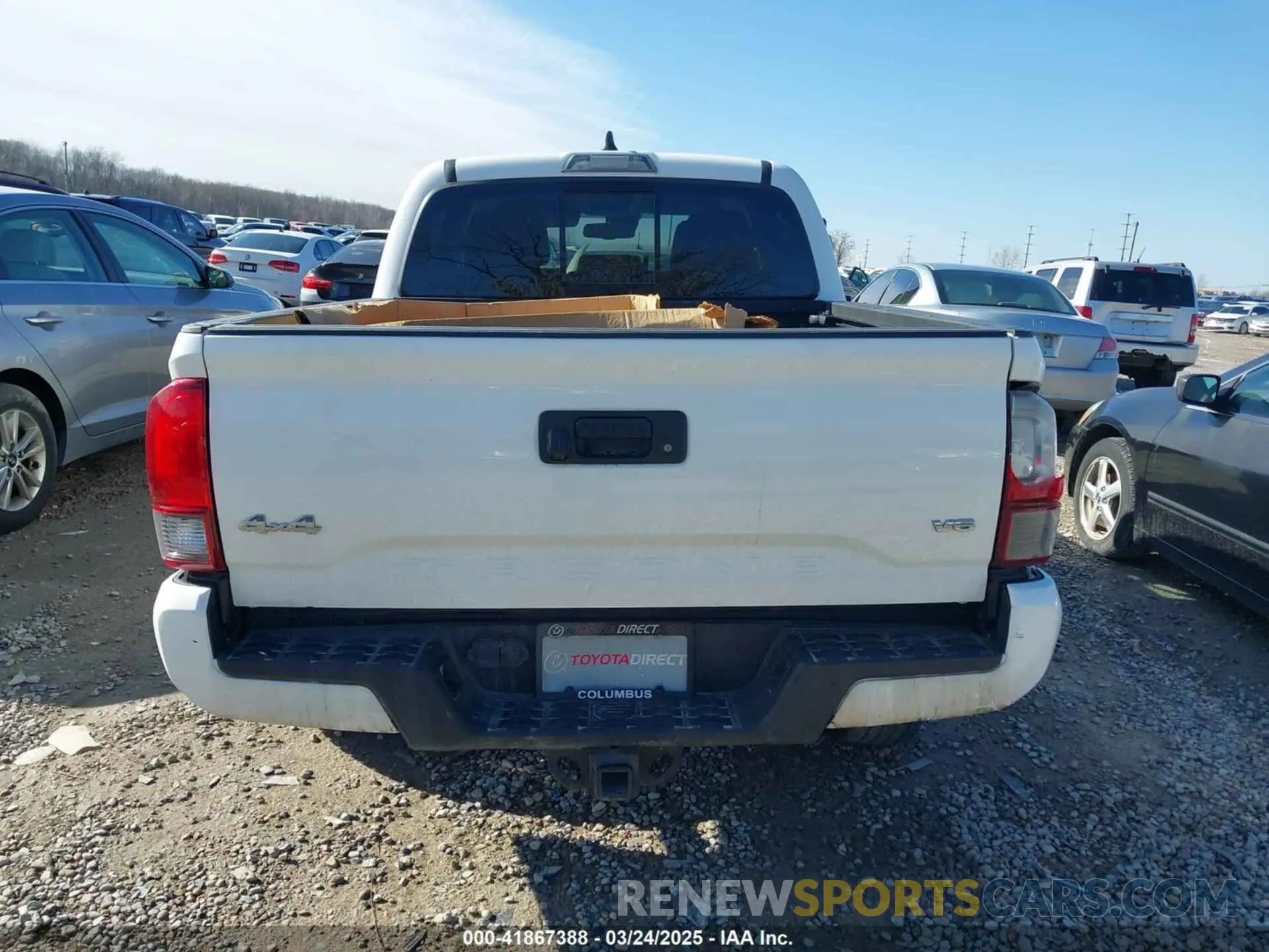 16 Photograph of a damaged car 3TMCZ5AN1NM464462 TOYOTA TACOMA 2022