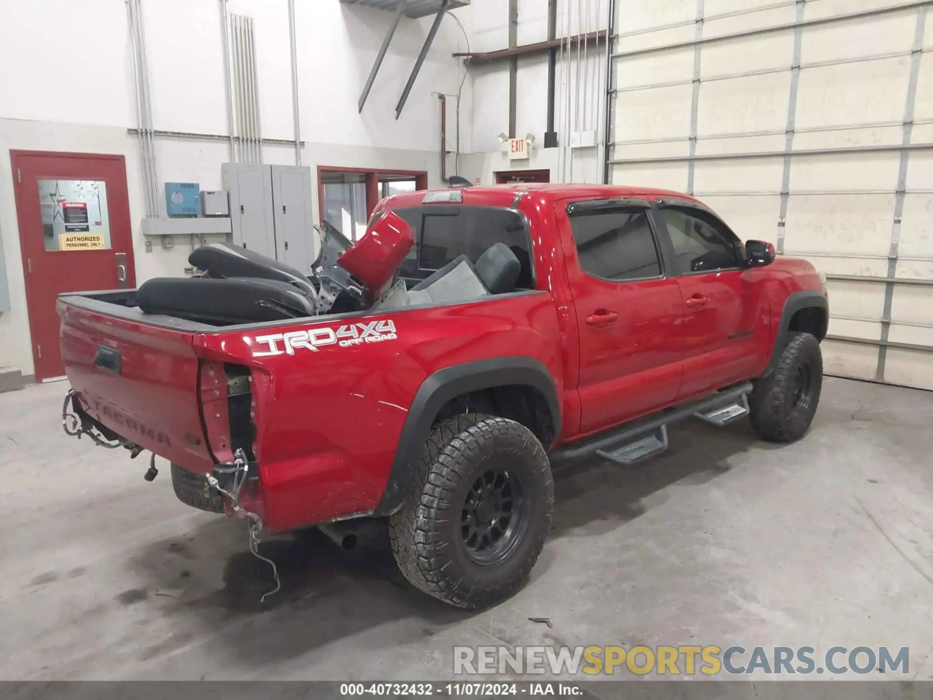 4 Photograph of a damaged car 3TMCZ5AN1NM476658 TOYOTA TACOMA 2022