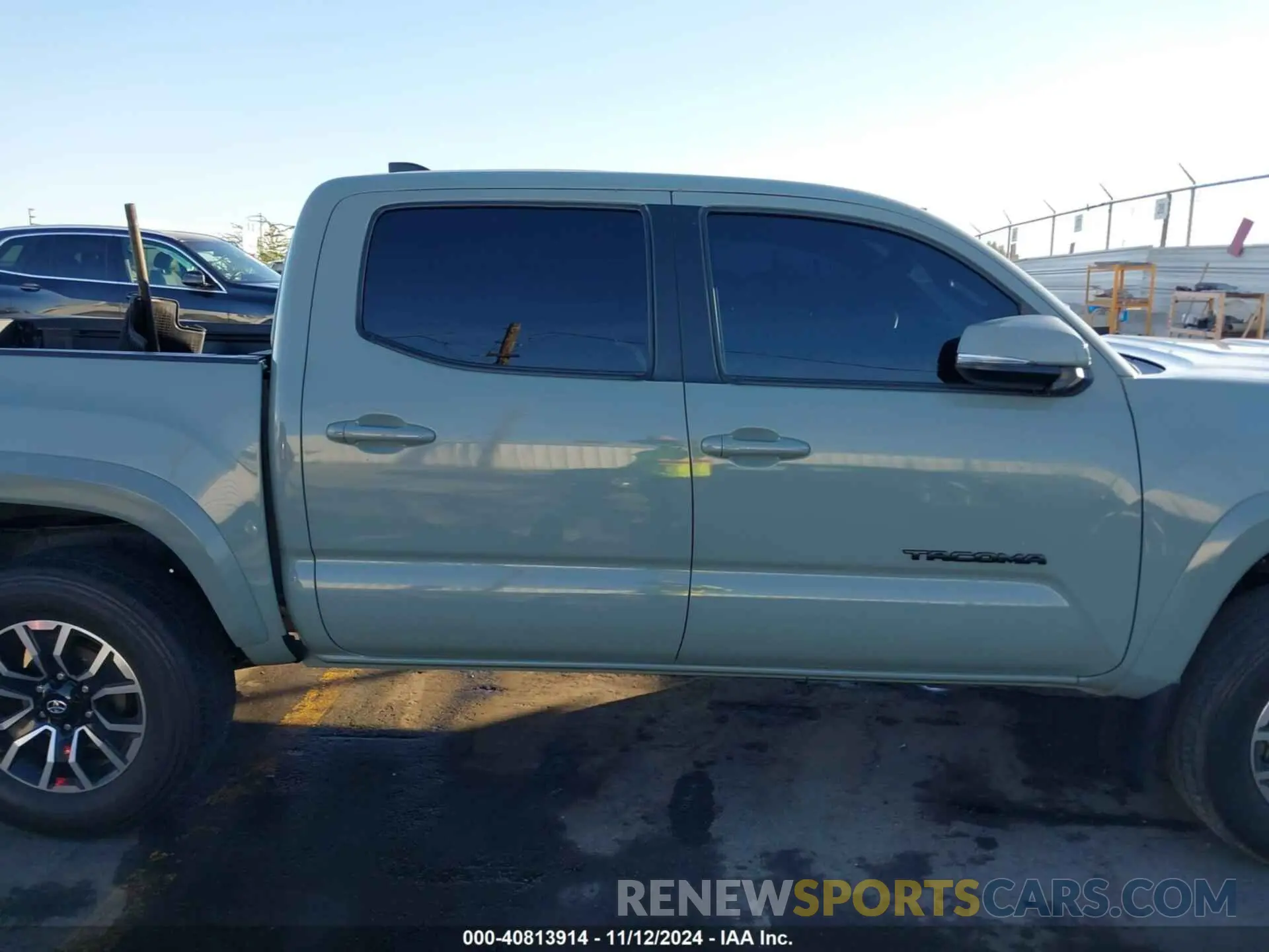 13 Photograph of a damaged car 3TMCZ5AN1NM509741 TOYOTA TACOMA 2022