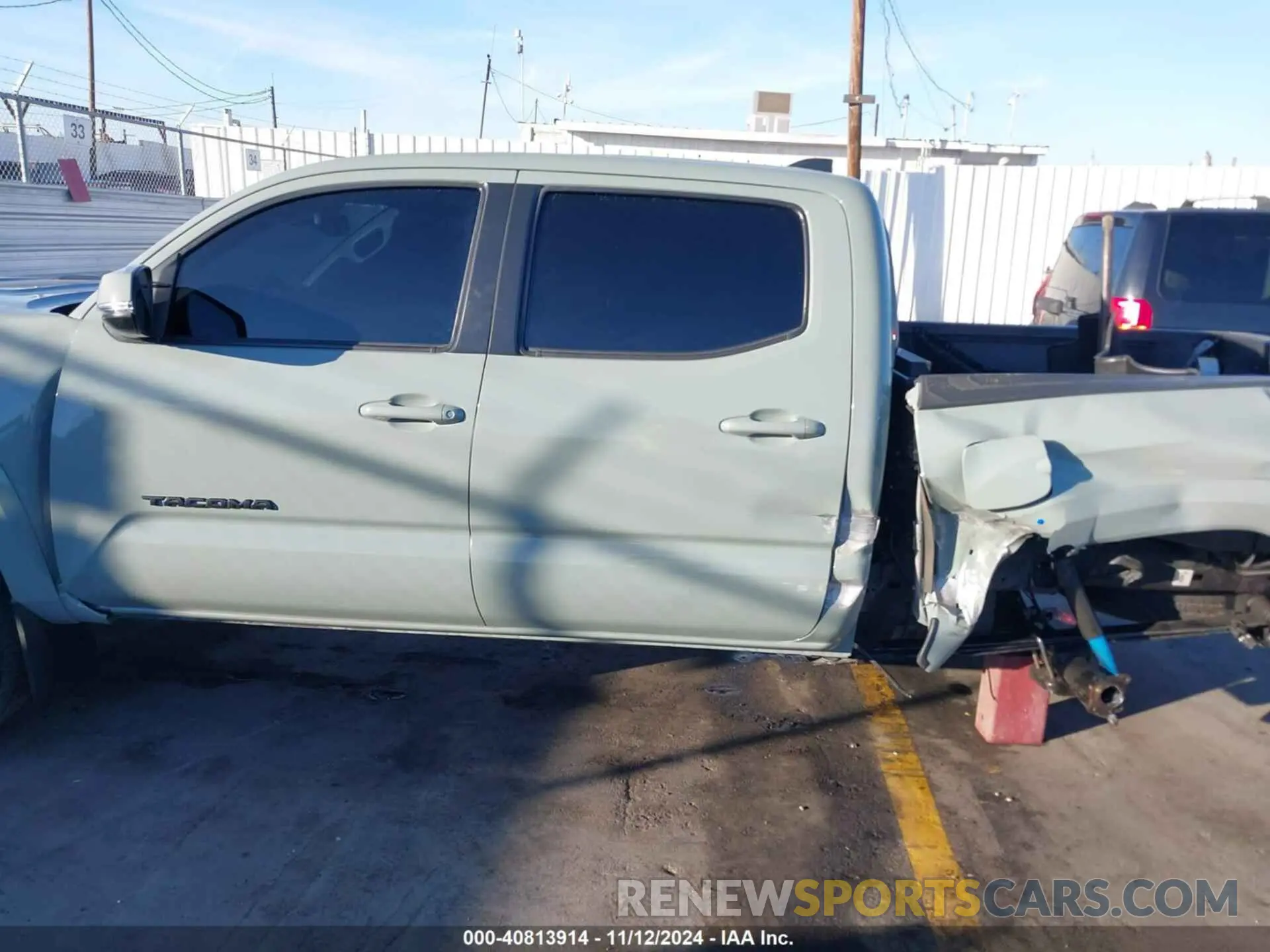 14 Photograph of a damaged car 3TMCZ5AN1NM509741 TOYOTA TACOMA 2022