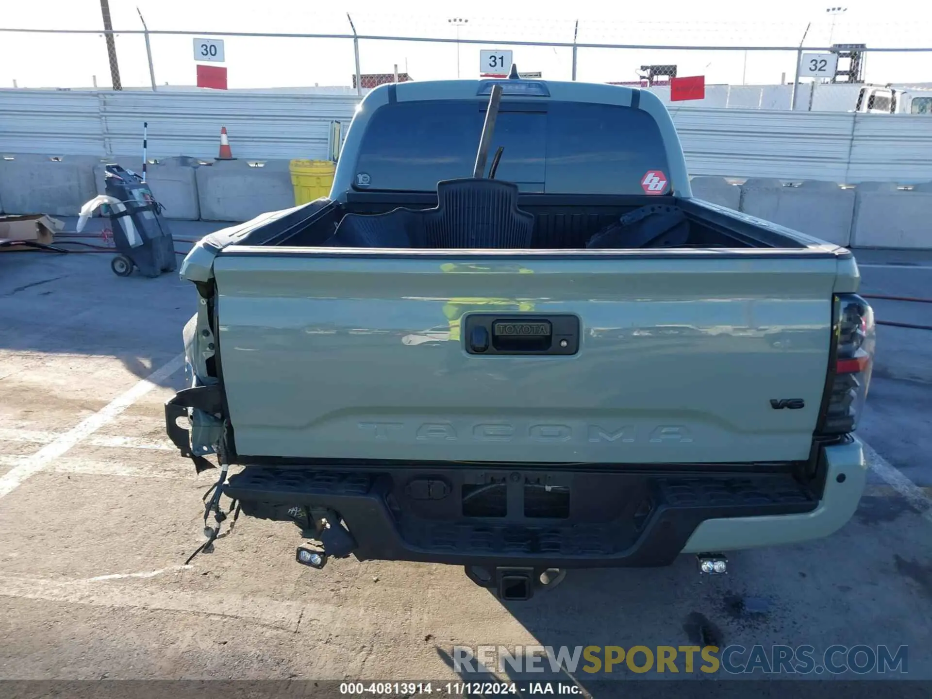 16 Photograph of a damaged car 3TMCZ5AN1NM509741 TOYOTA TACOMA 2022