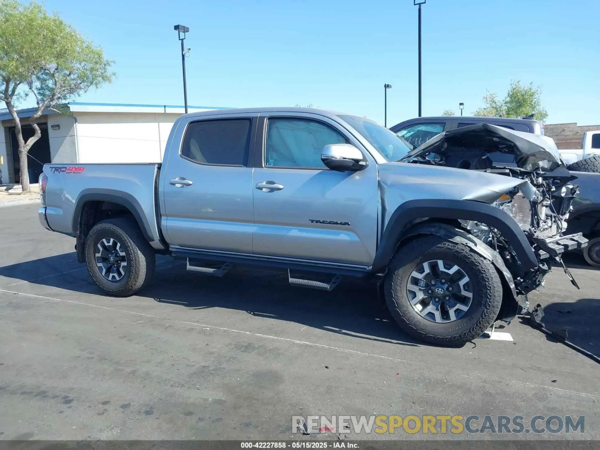 14 Photograph of a damaged car 3TMCZ5AN1NM518343 TOYOTA TACOMA 2022
