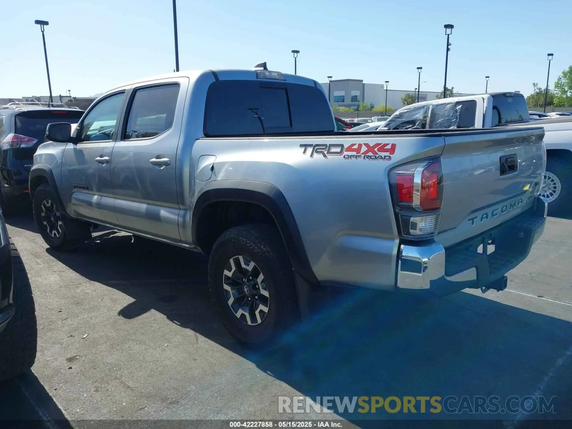 15 Photograph of a damaged car 3TMCZ5AN1NM518343 TOYOTA TACOMA 2022