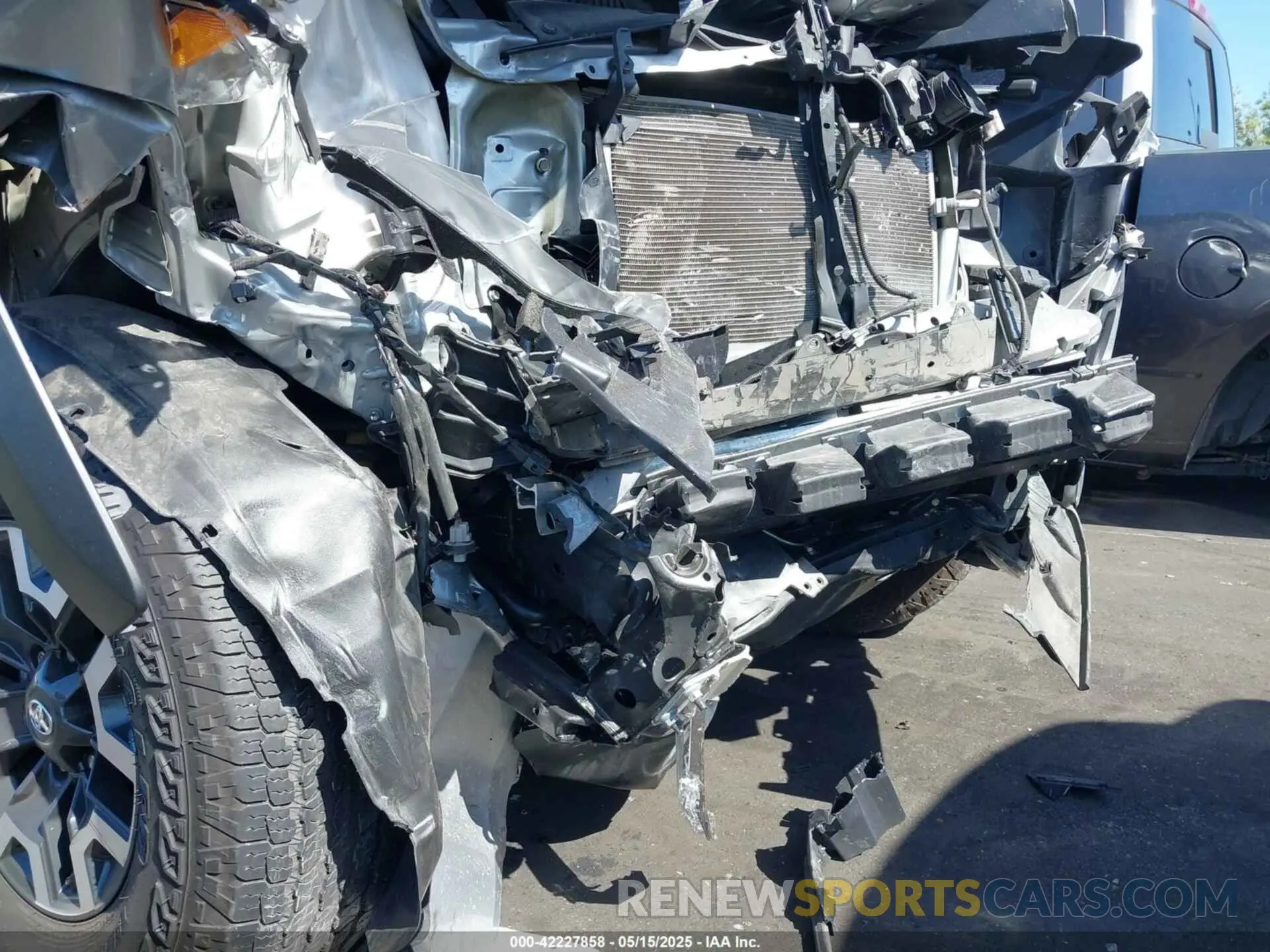 18 Photograph of a damaged car 3TMCZ5AN1NM518343 TOYOTA TACOMA 2022