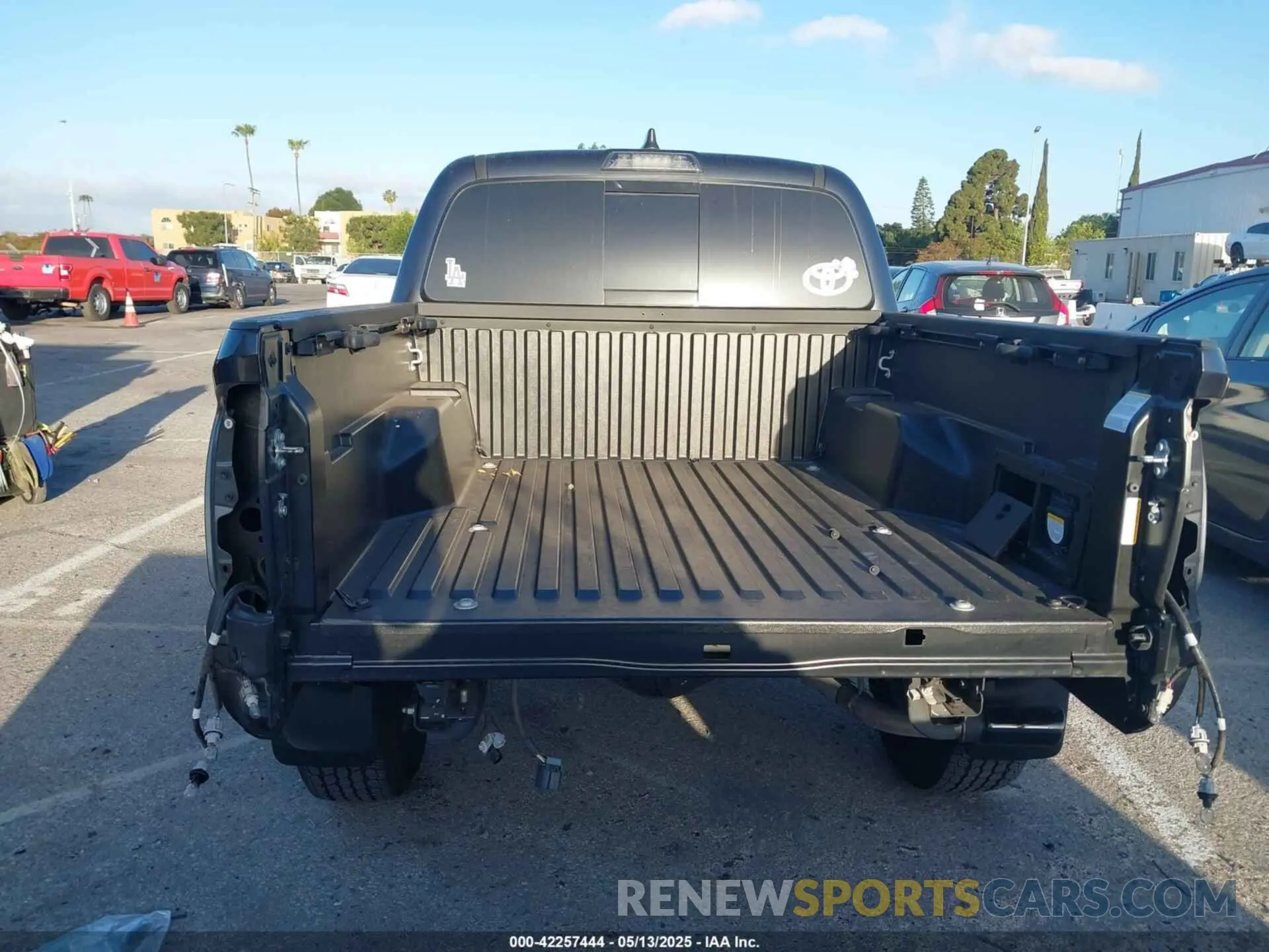 15 Photograph of a damaged car 3TMCZ5AN1NM531884 TOYOTA TACOMA 2022