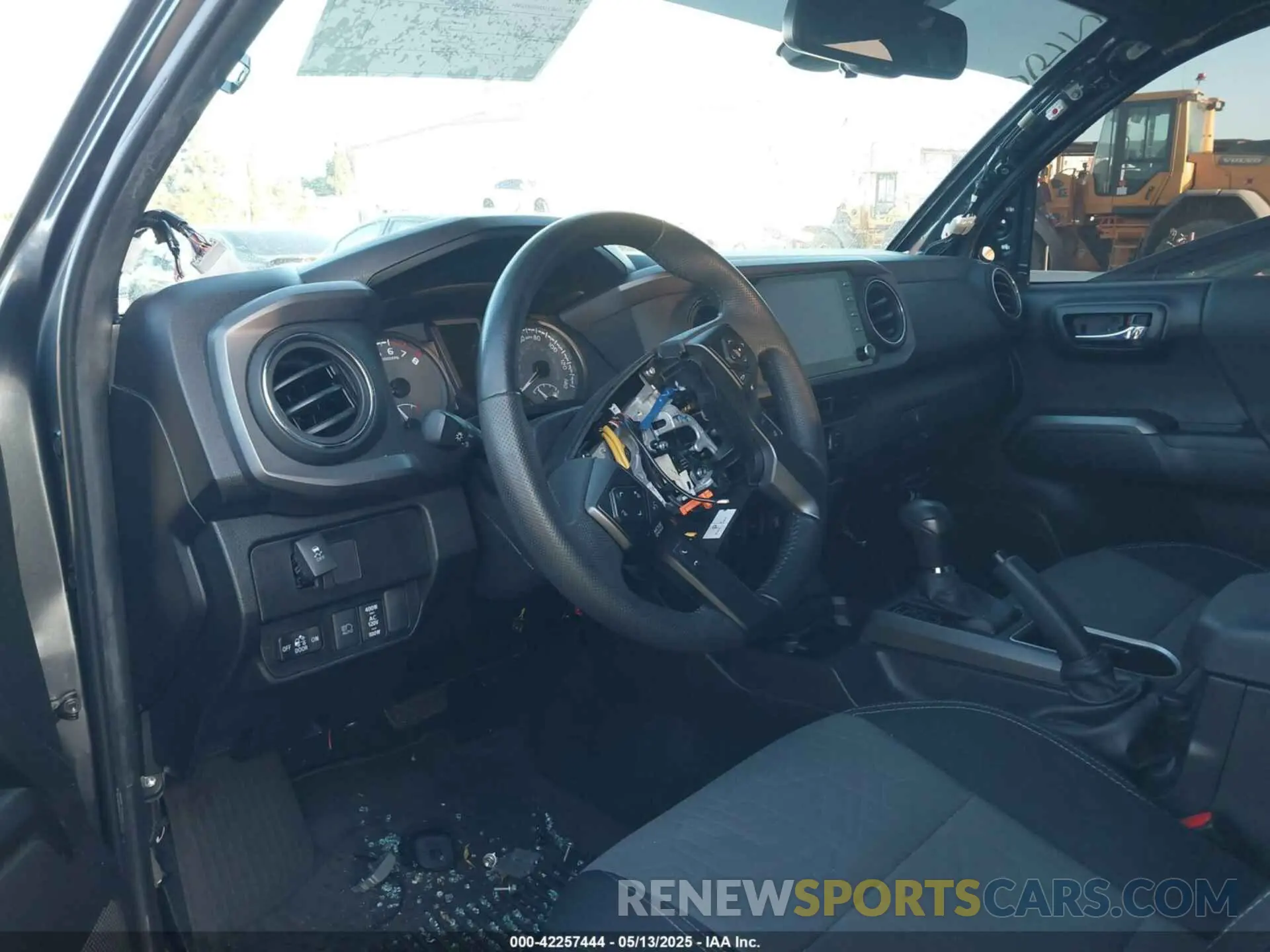 16 Photograph of a damaged car 3TMCZ5AN1NM531884 TOYOTA TACOMA 2022