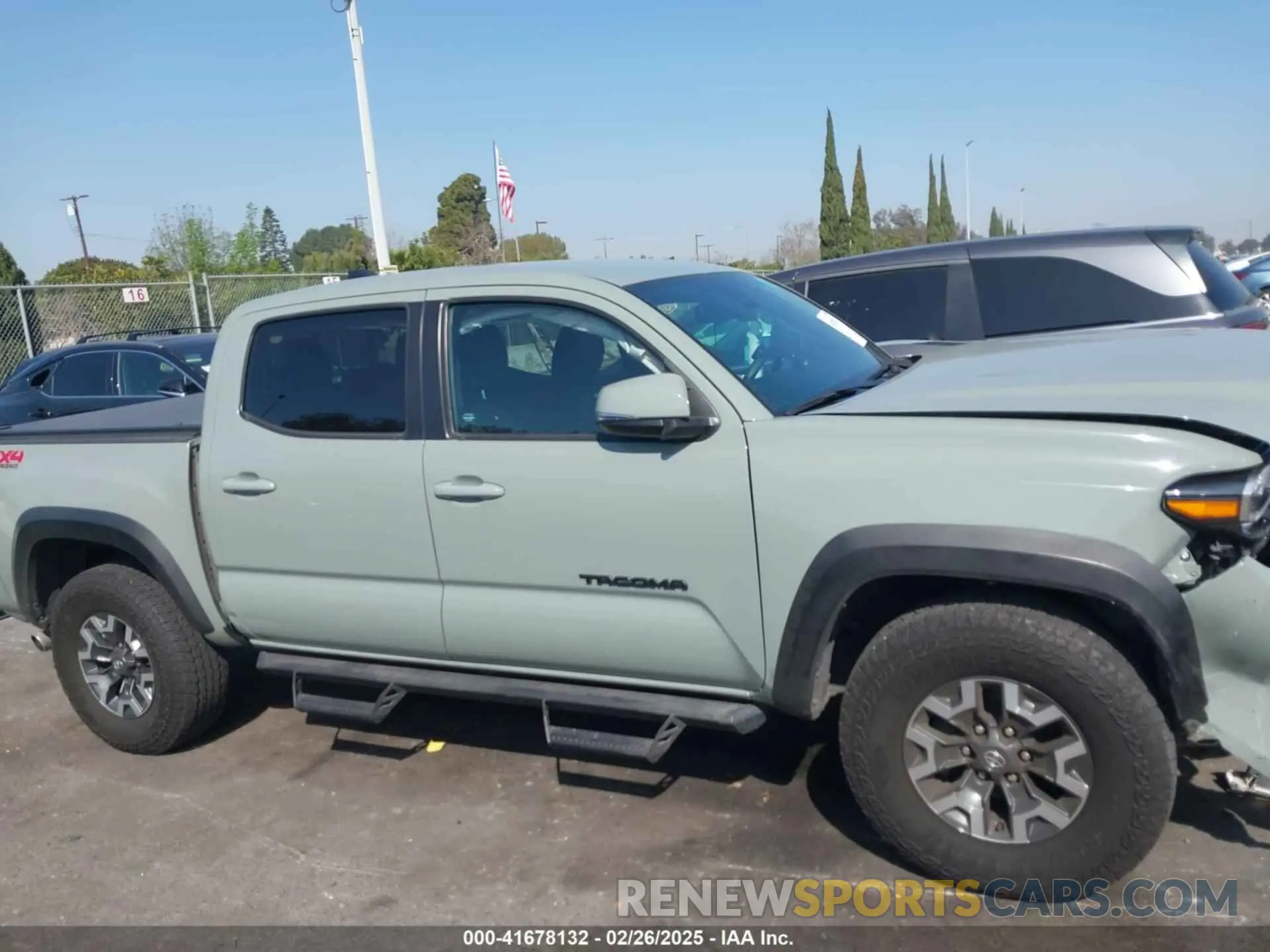 13 Photograph of a damaged car 3TMCZ5AN2NM455687 TOYOTA TACOMA 2022