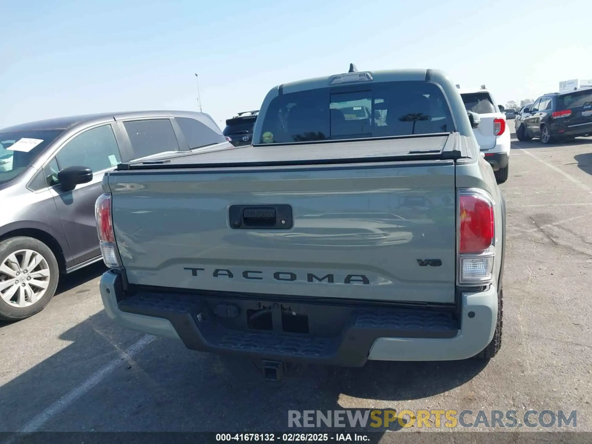16 Photograph of a damaged car 3TMCZ5AN2NM455687 TOYOTA TACOMA 2022