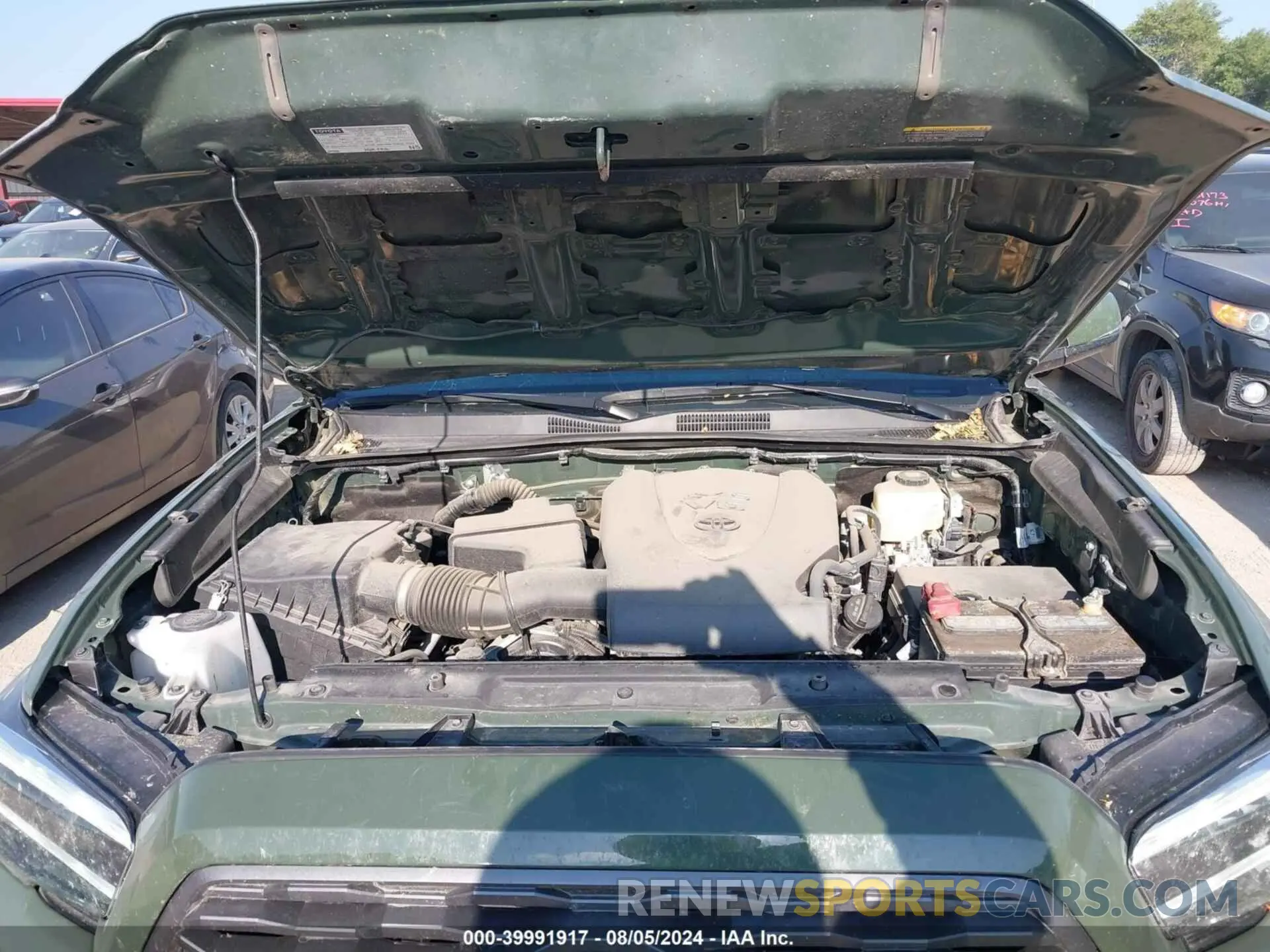 10 Photograph of a damaged car 3TMCZ5AN2NM461585 TOYOTA TACOMA 2022