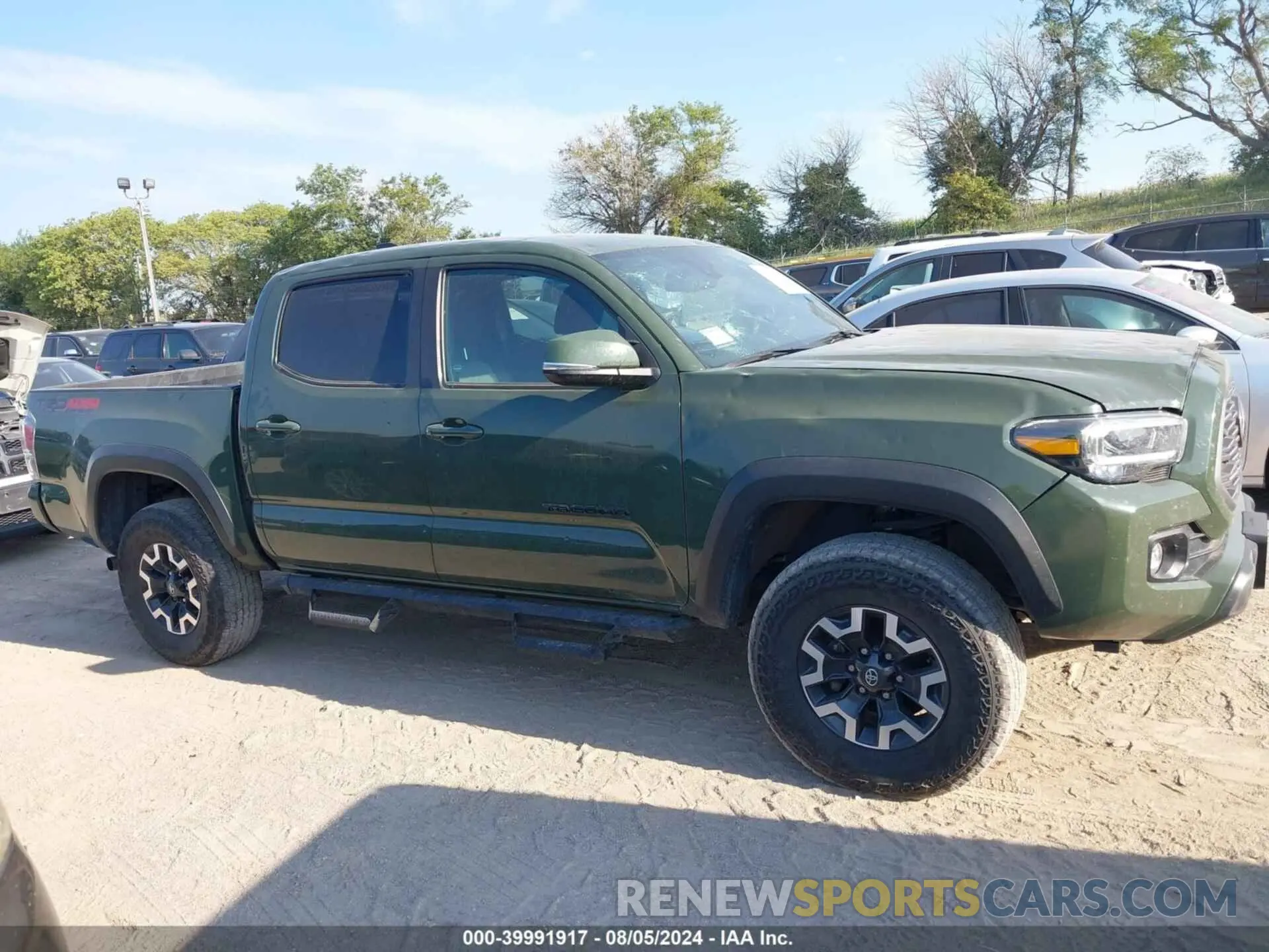 13 Photograph of a damaged car 3TMCZ5AN2NM461585 TOYOTA TACOMA 2022