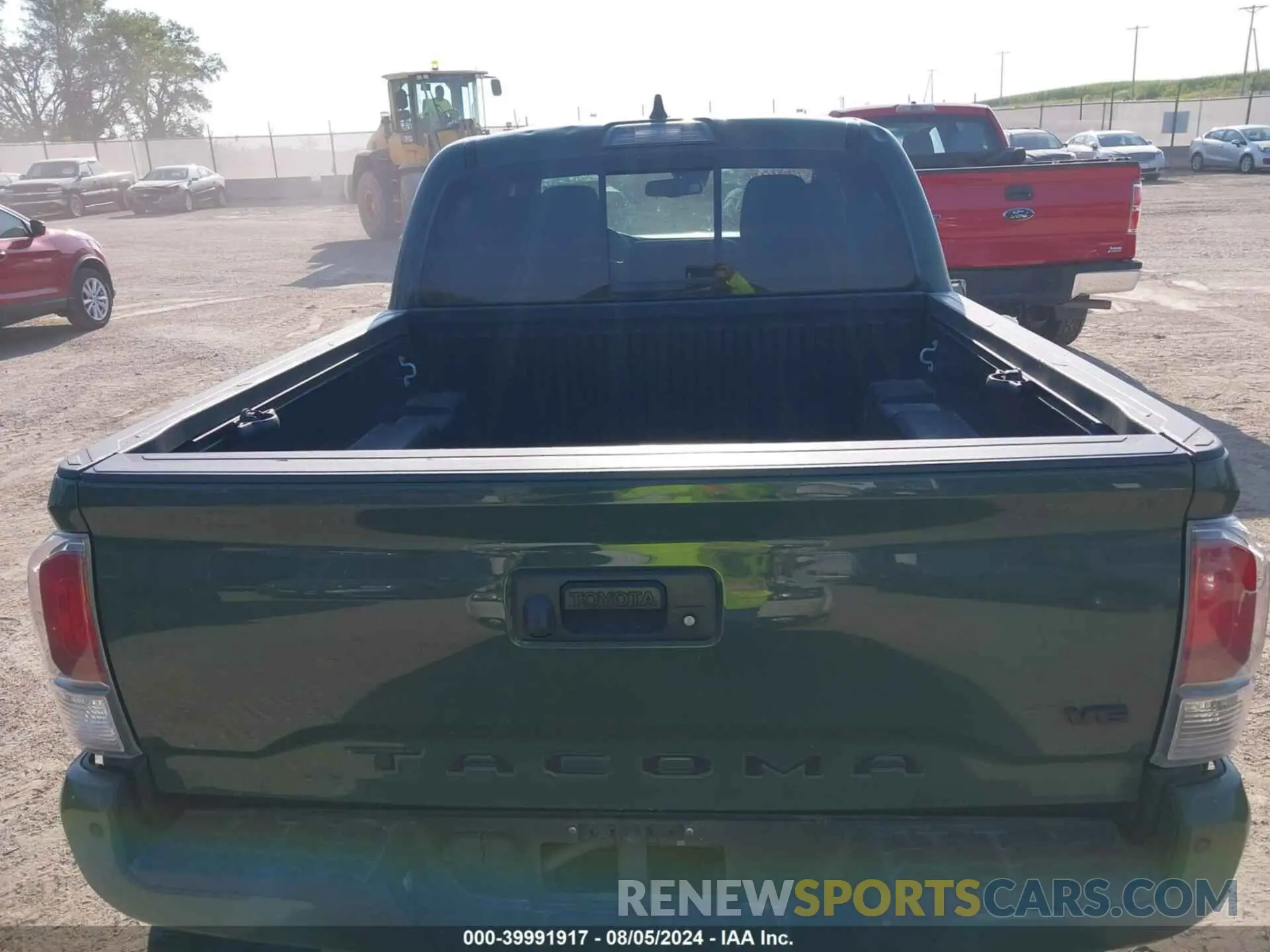 16 Photograph of a damaged car 3TMCZ5AN2NM461585 TOYOTA TACOMA 2022