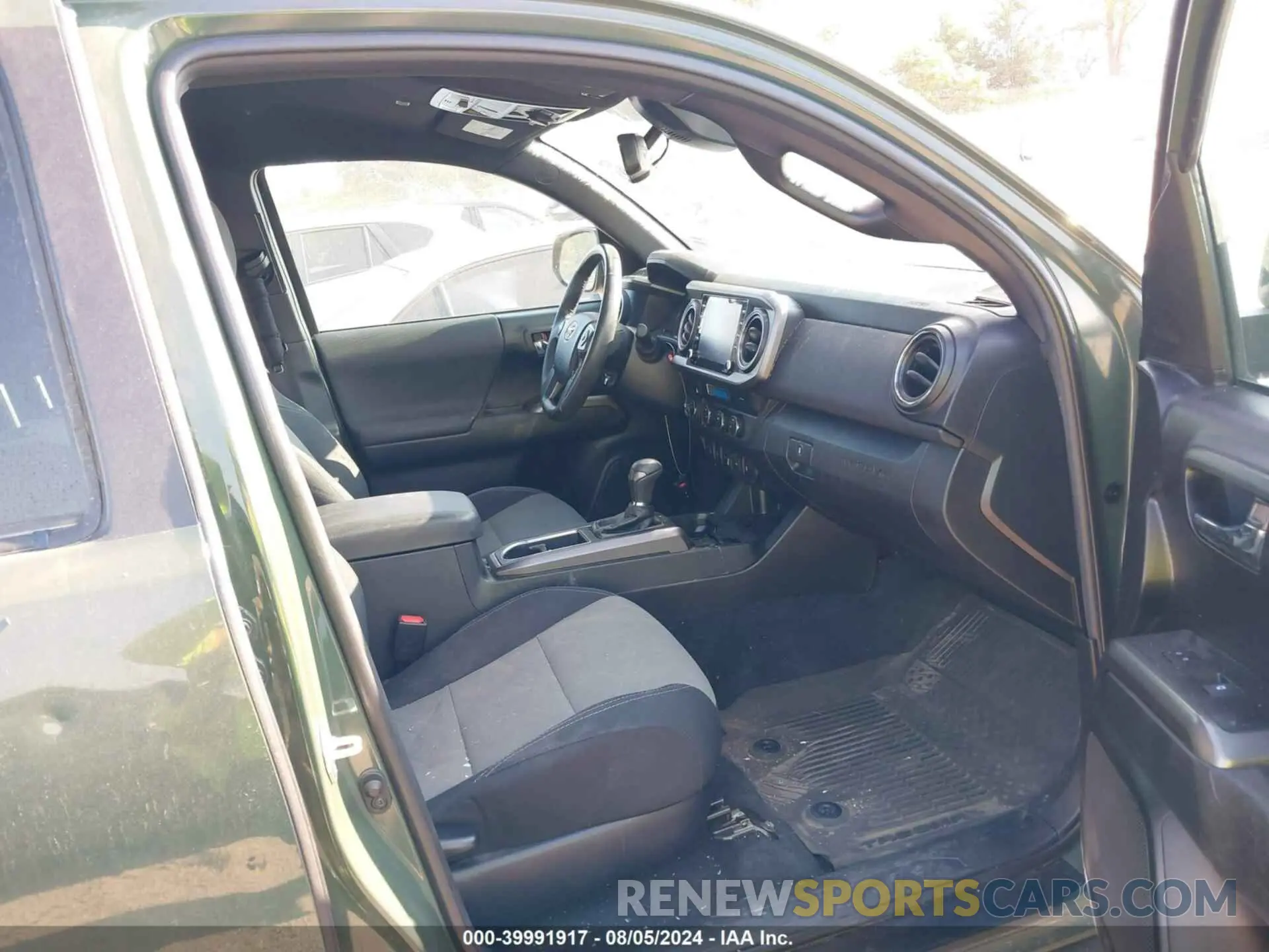 5 Photograph of a damaged car 3TMCZ5AN2NM461585 TOYOTA TACOMA 2022