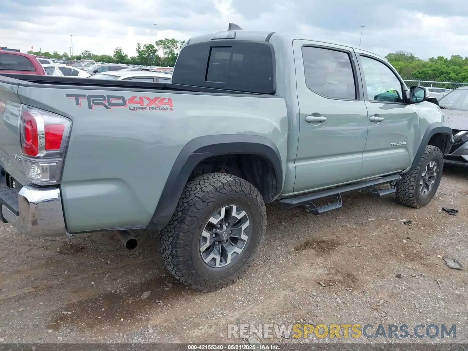 4 Photograph of a damaged car 3TMCZ5AN2NM461831 TOYOTA TACOMA 2022