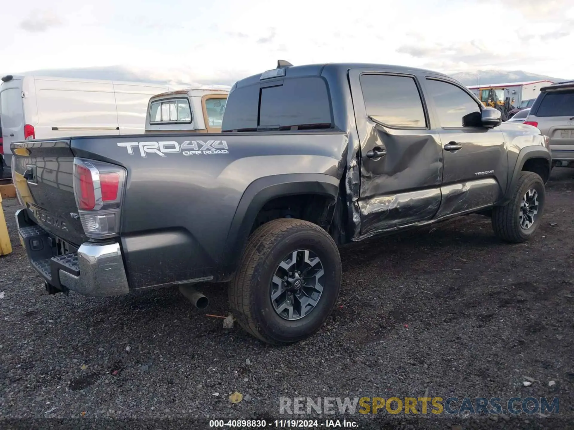 4 Photograph of a damaged car 3TMCZ5AN2NM482615 TOYOTA TACOMA 2022