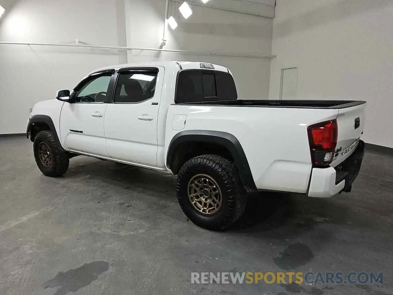 2 Photograph of a damaged car 3TMCZ5AN2NM482856 TOYOTA TACOMA 2022