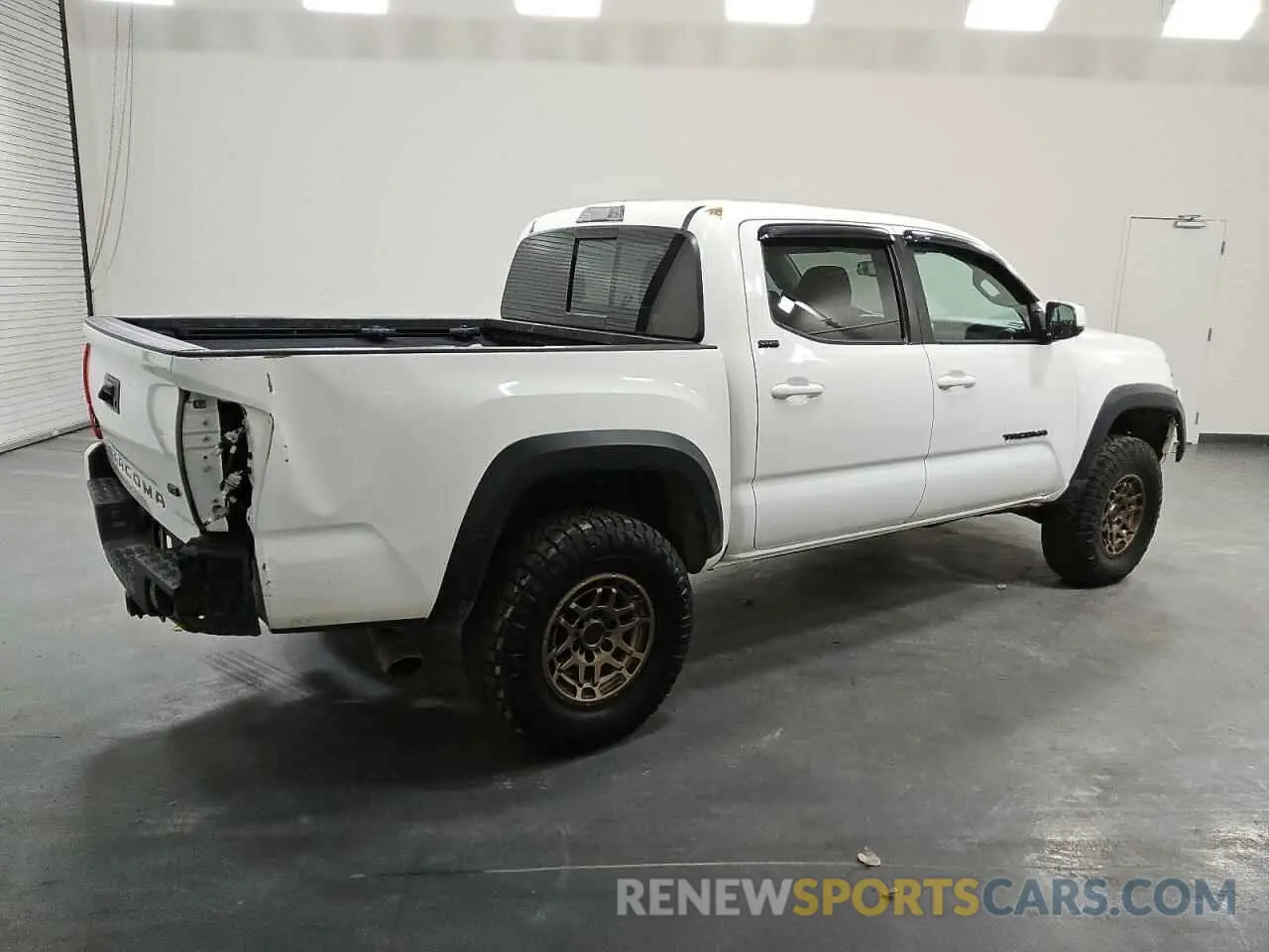 3 Photograph of a damaged car 3TMCZ5AN2NM482856 TOYOTA TACOMA 2022