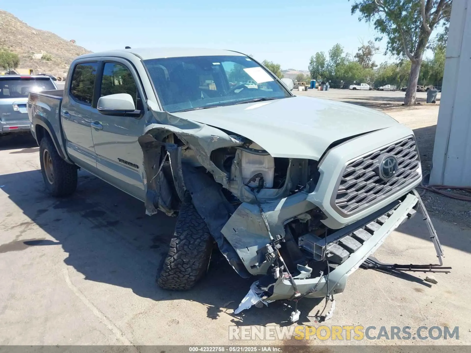 1 Photograph of a damaged car 3TMCZ5AN3NM464642 TOYOTA TACOMA 2022