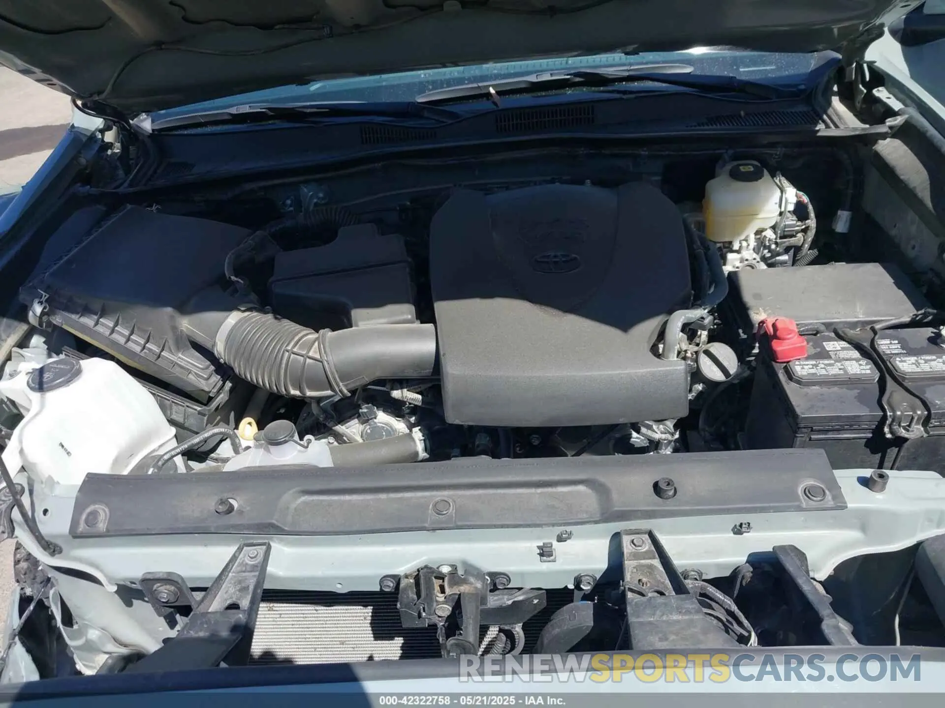 10 Photograph of a damaged car 3TMCZ5AN3NM464642 TOYOTA TACOMA 2022