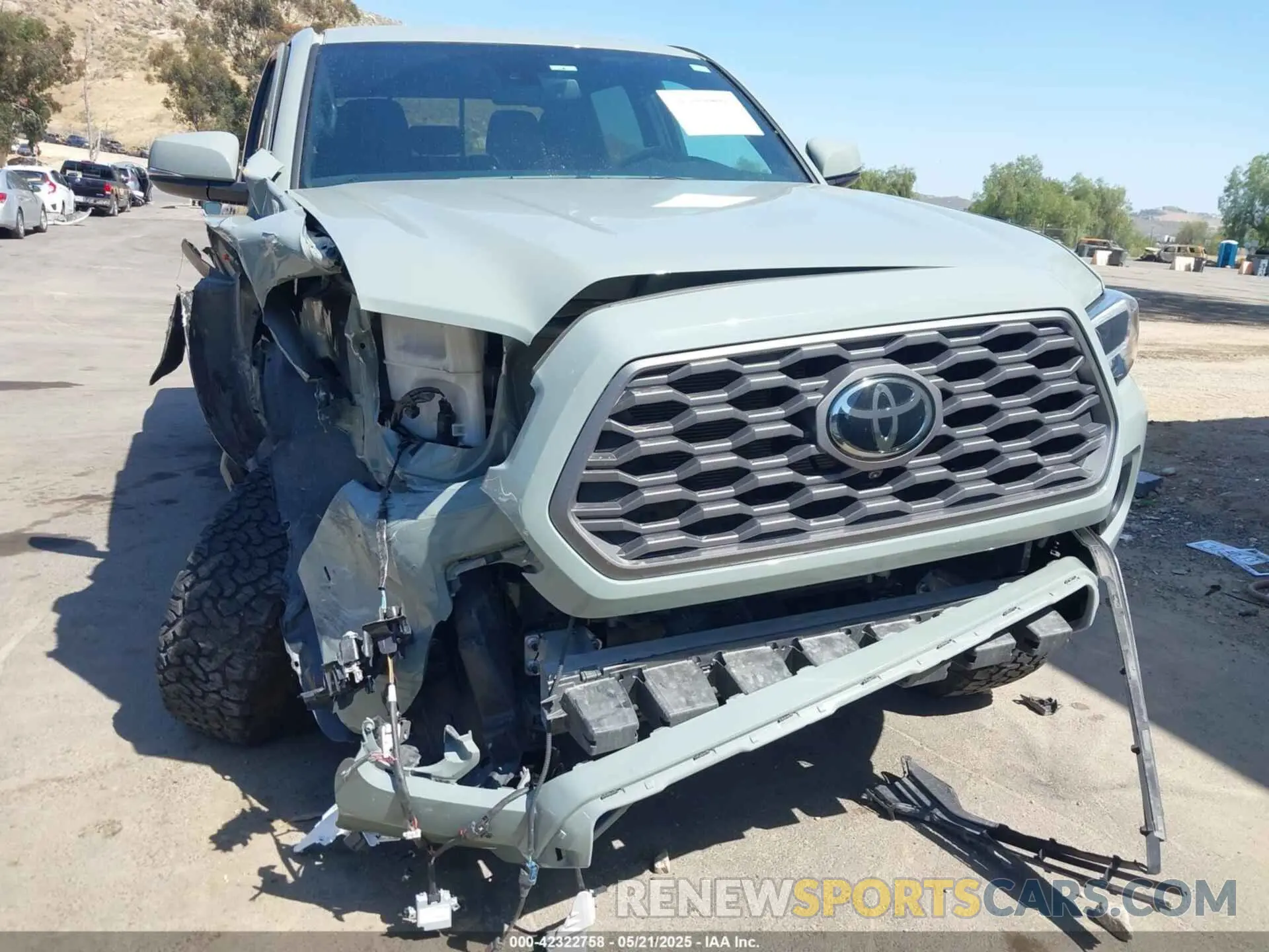 12 Photograph of a damaged car 3TMCZ5AN3NM464642 TOYOTA TACOMA 2022