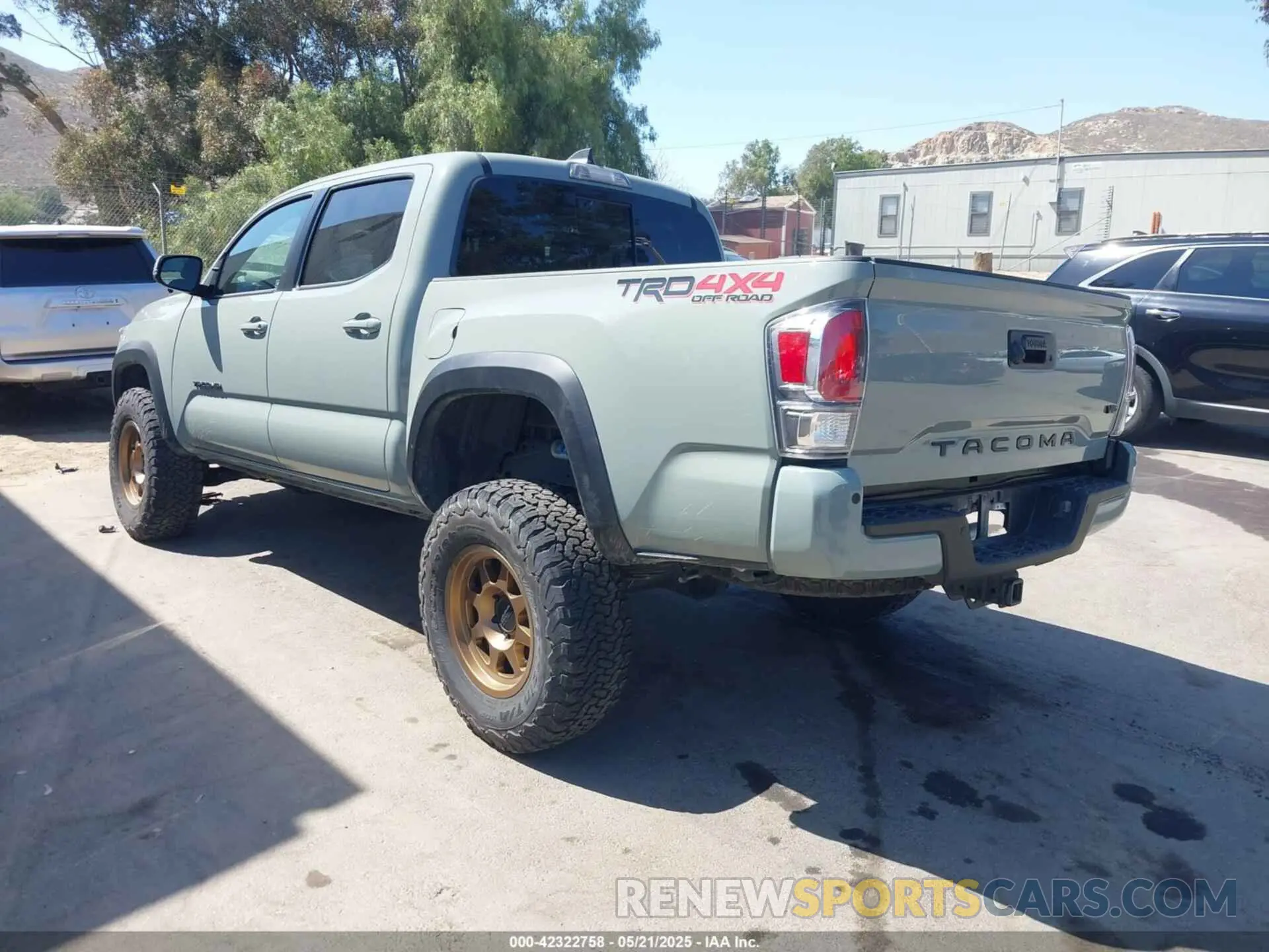 3 Photograph of a damaged car 3TMCZ5AN3NM464642 TOYOTA TACOMA 2022