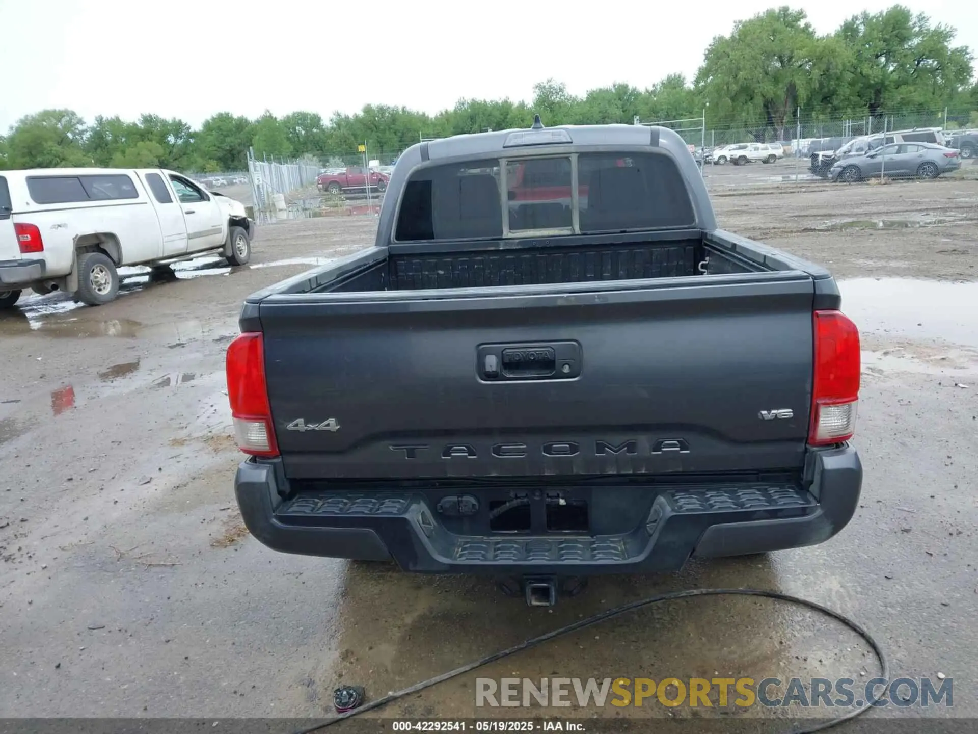 17 Photograph of a damaged car 3TMCZ5AN3NM466875 TOYOTA TACOMA 2022