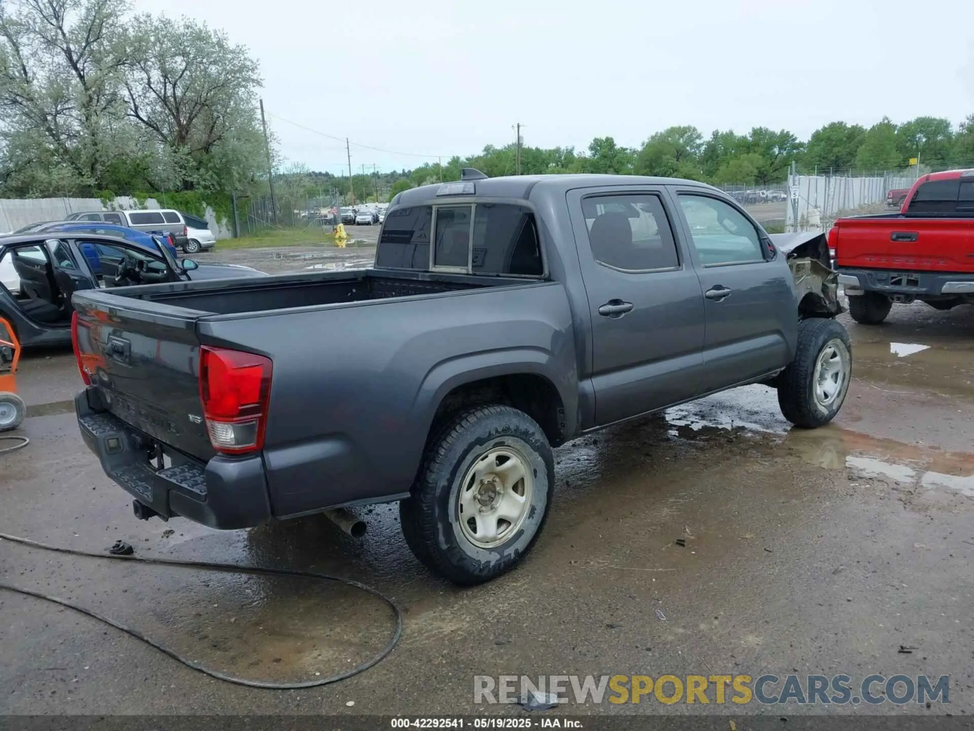4 Photograph of a damaged car 3TMCZ5AN3NM466875 TOYOTA TACOMA 2022