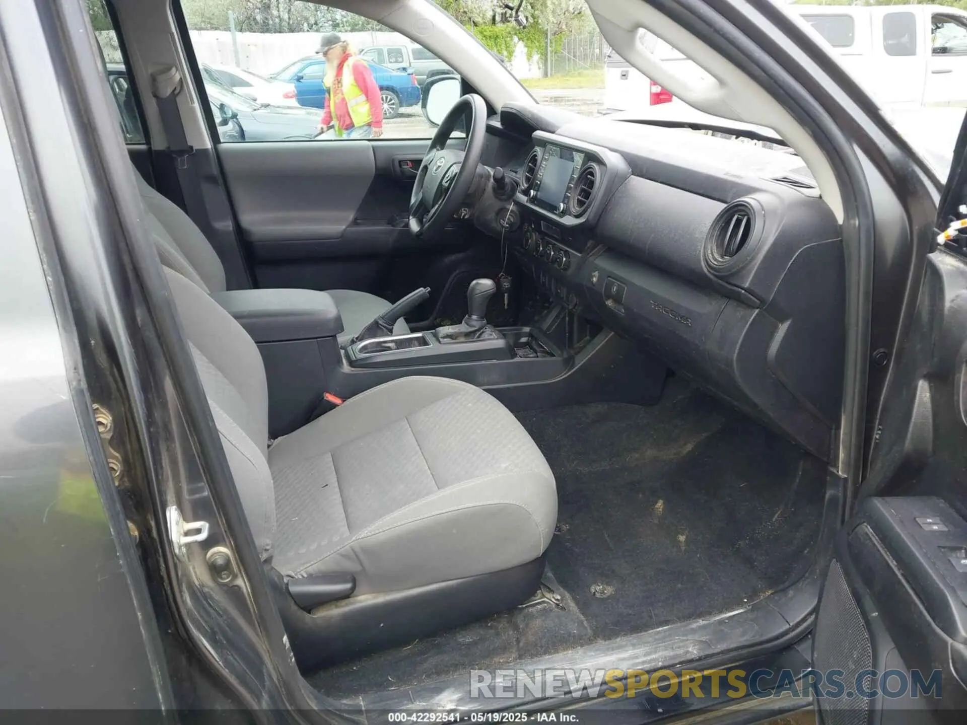 5 Photograph of a damaged car 3TMCZ5AN3NM466875 TOYOTA TACOMA 2022