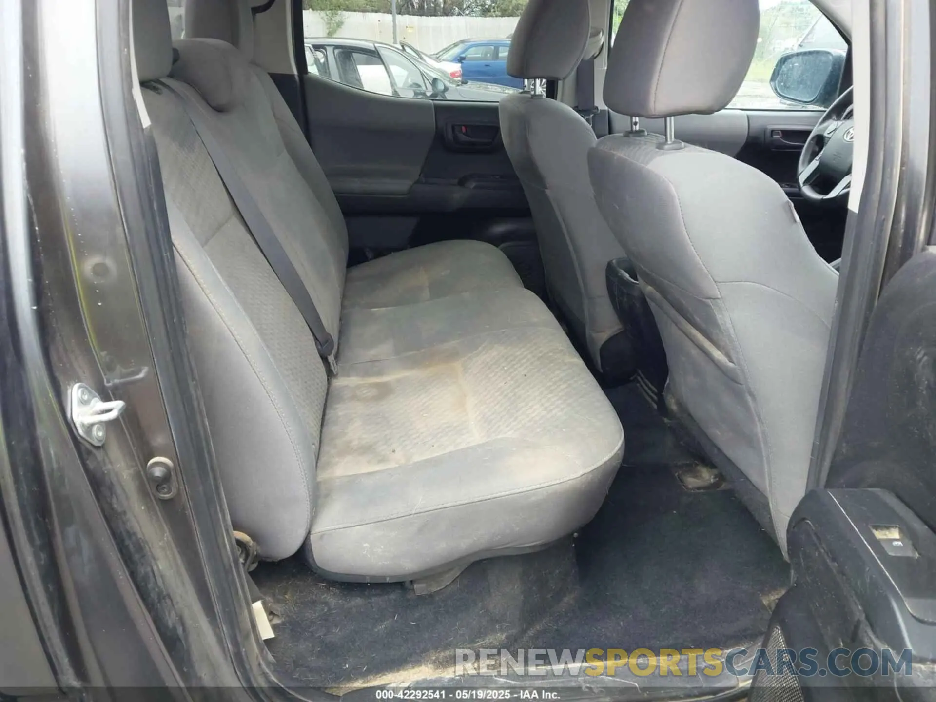 8 Photograph of a damaged car 3TMCZ5AN3NM466875 TOYOTA TACOMA 2022