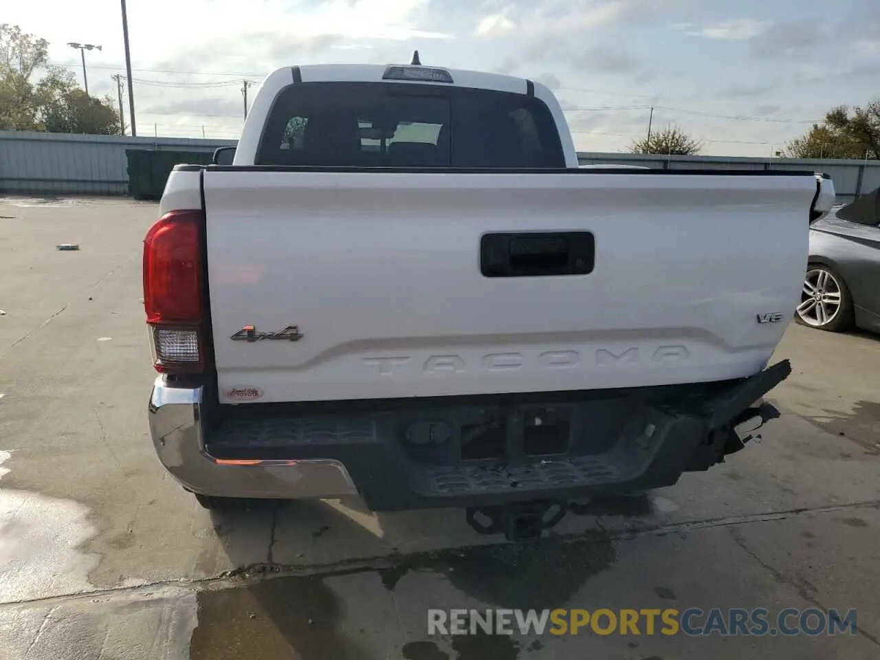 6 Photograph of a damaged car 3TMCZ5AN3NM506811 TOYOTA TACOMA 2022