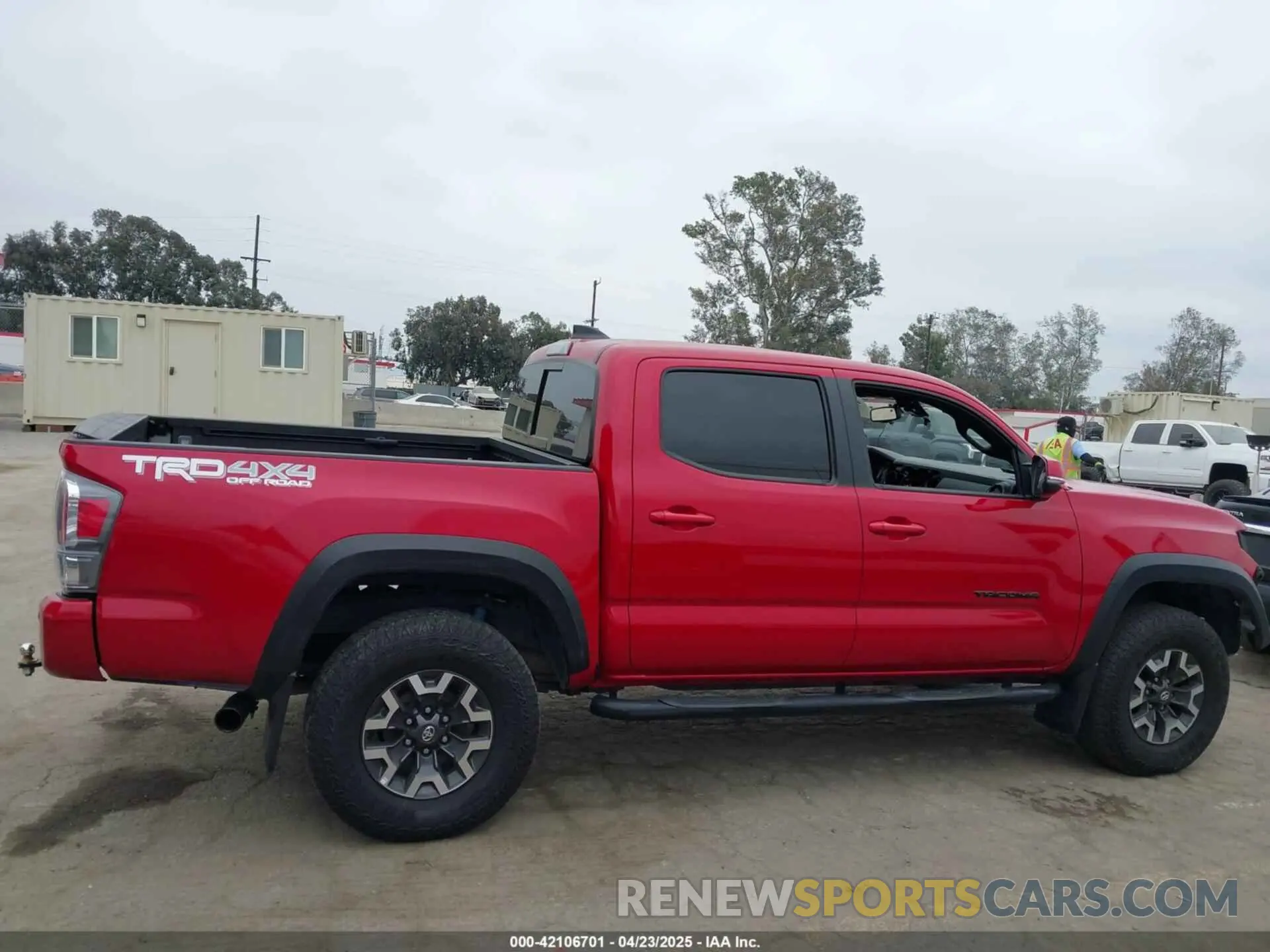 12 Photograph of a damaged car 3TMCZ5AN3NM530056 TOYOTA TACOMA 2022