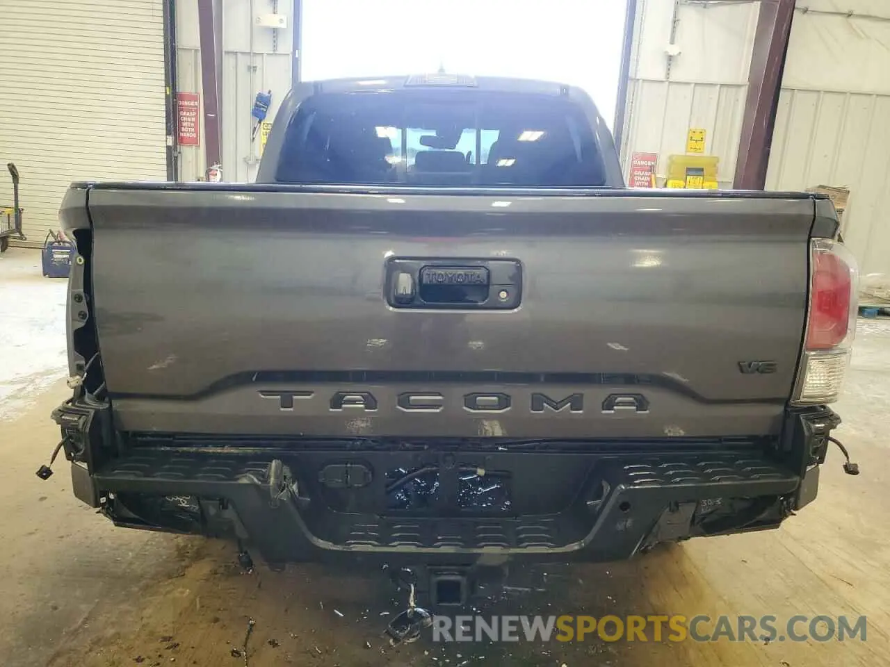 6 Photograph of a damaged car 3TMCZ5AN4NM464973 TOYOTA TACOMA 2022