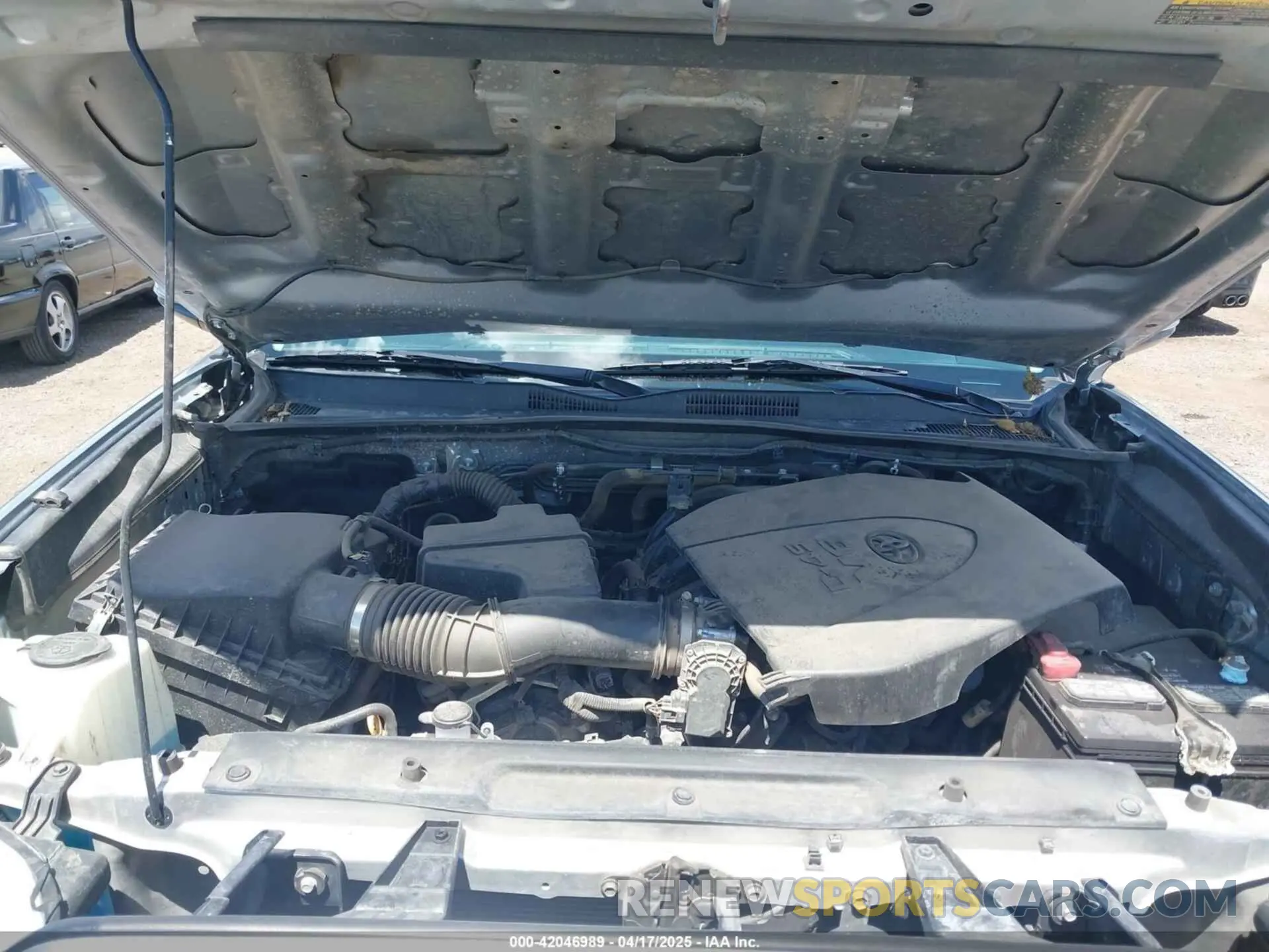 10 Photograph of a damaged car 3TMCZ5AN4NM465945 TOYOTA TACOMA 2022