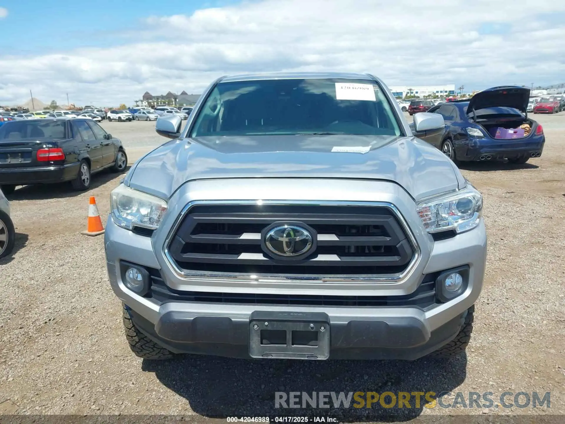12 Photograph of a damaged car 3TMCZ5AN4NM465945 TOYOTA TACOMA 2022