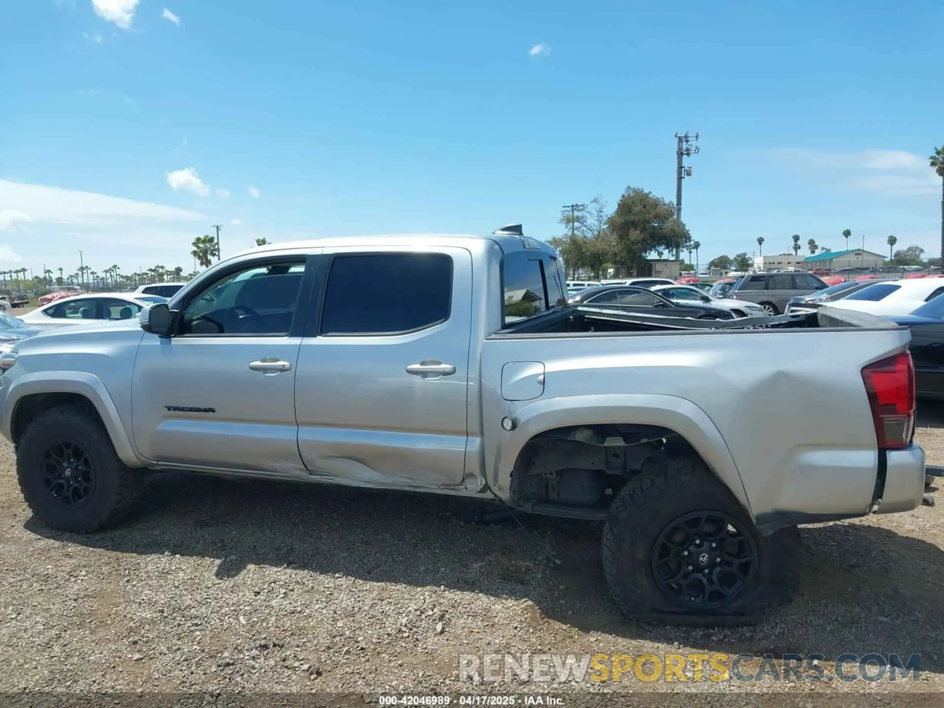 14 Photograph of a damaged car 3TMCZ5AN4NM465945 TOYOTA TACOMA 2022