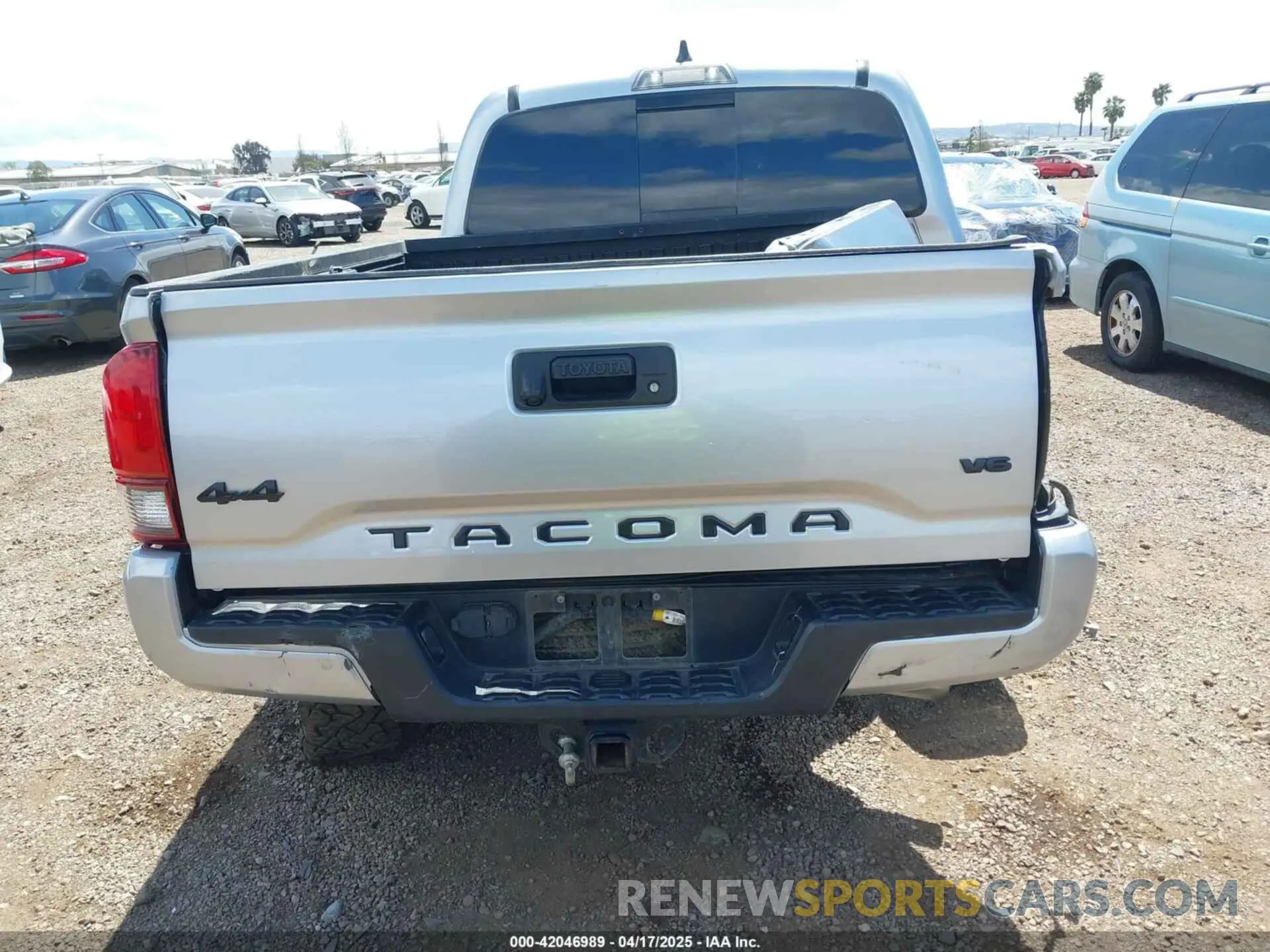 16 Photograph of a damaged car 3TMCZ5AN4NM465945 TOYOTA TACOMA 2022